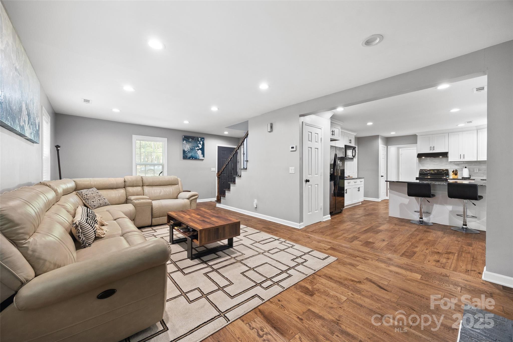 2006 Killarney Place Property Photo 7