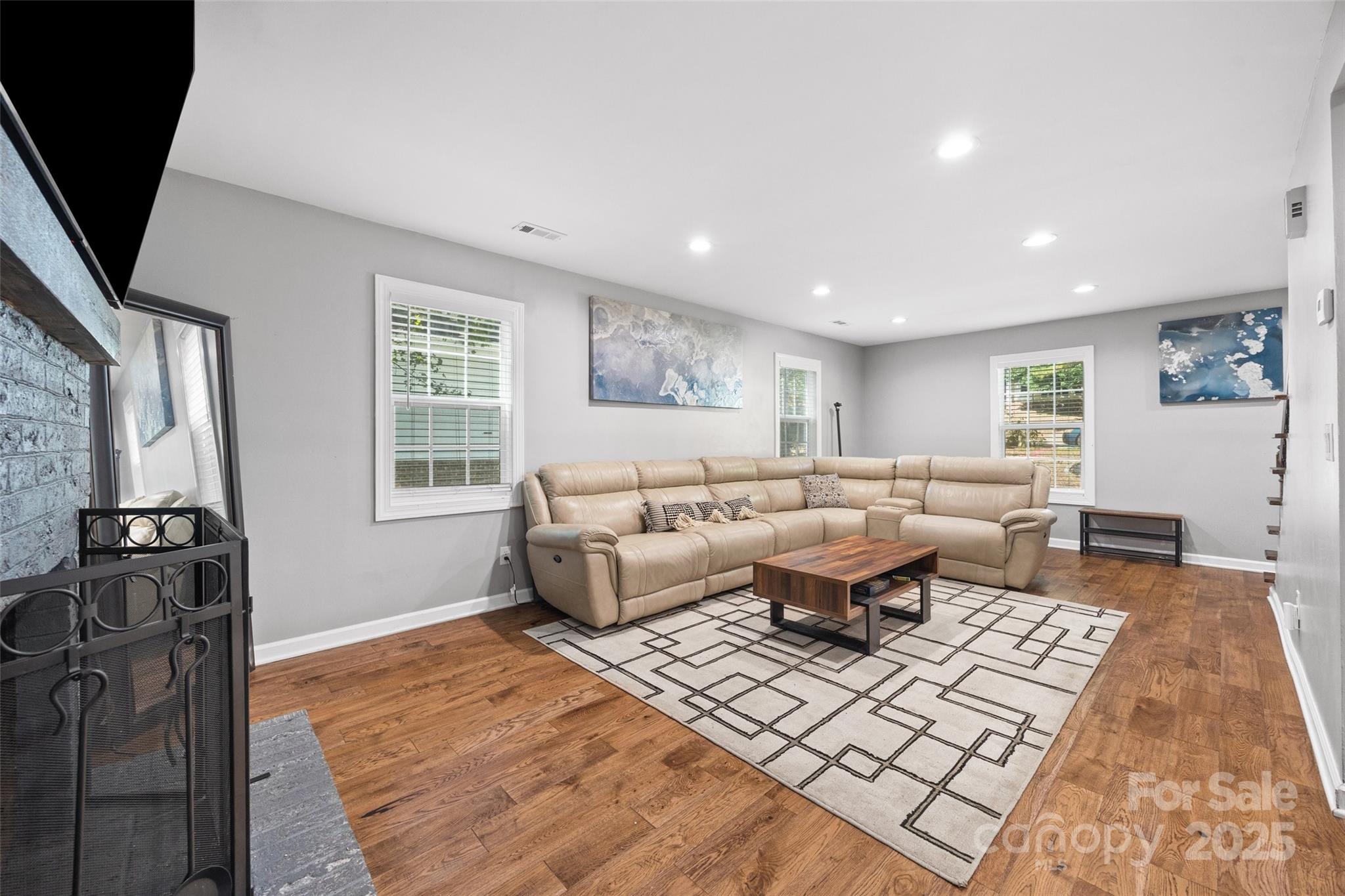 2006 Killarney Place Property Photo 8