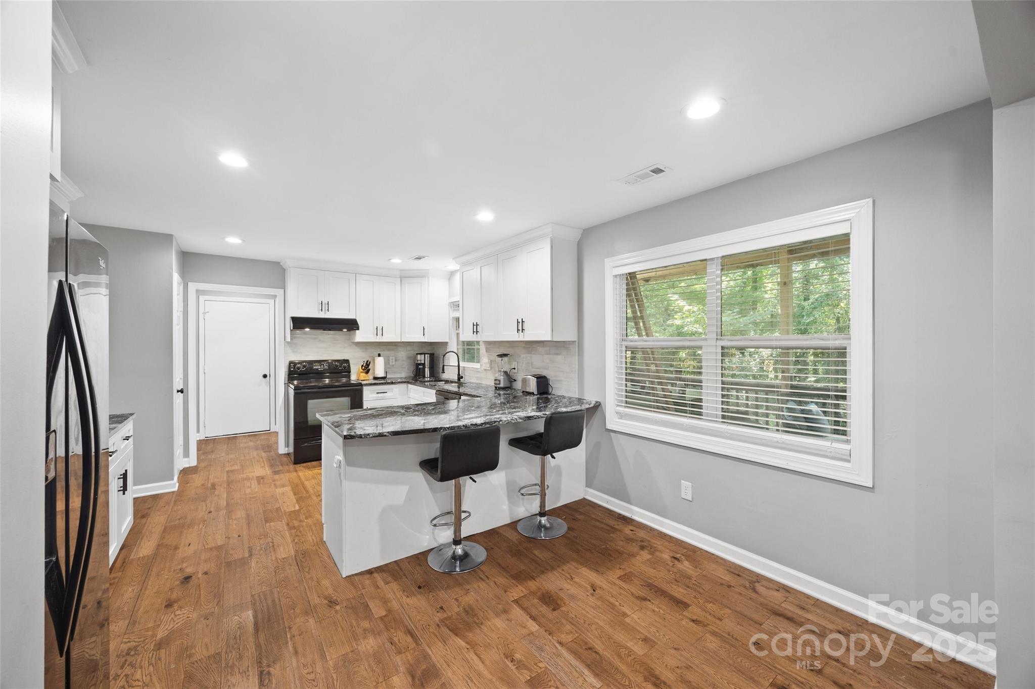 2006 Killarney Place Property Photo 9