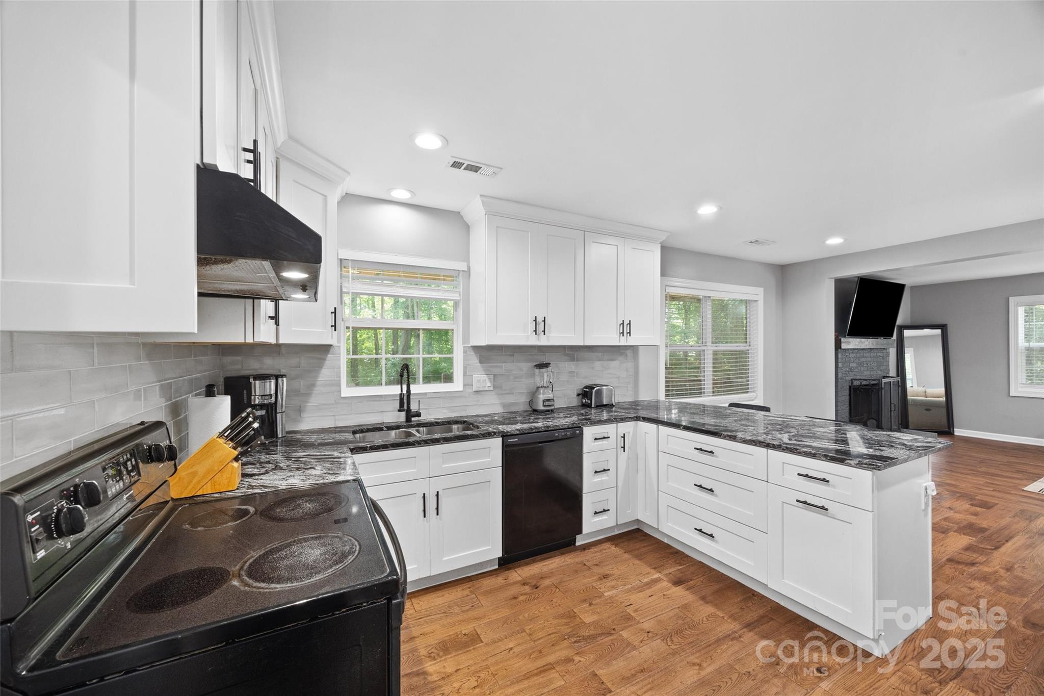 2006 Killarney Place Property Photo 11