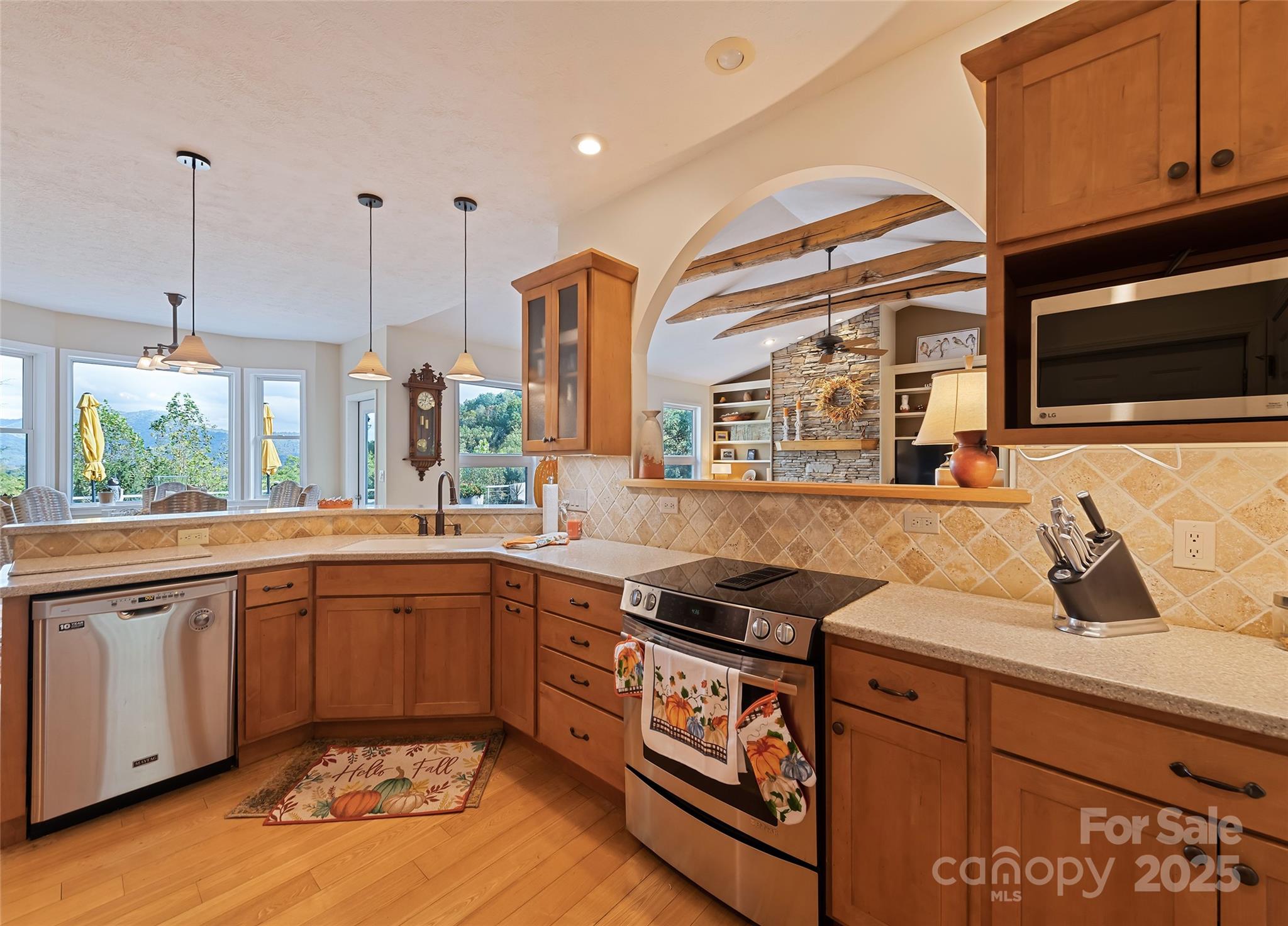 966 Coyote Hollow Road Property Photo 12