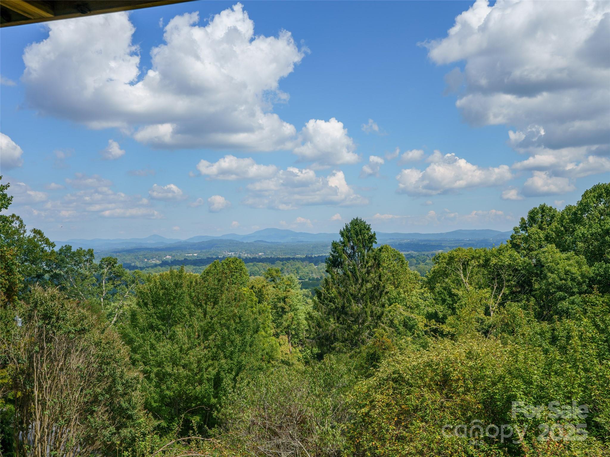 435 Upper Laurel Drive Property Photo 1