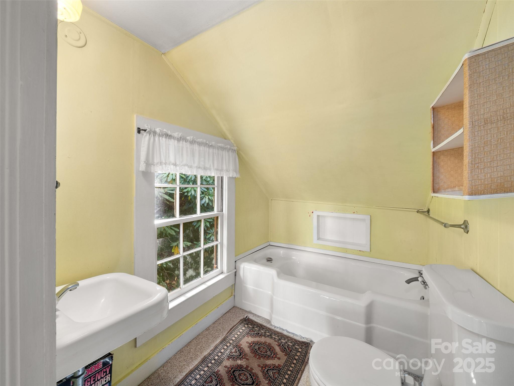 435 Upper Laurel Drive Property Photo 13