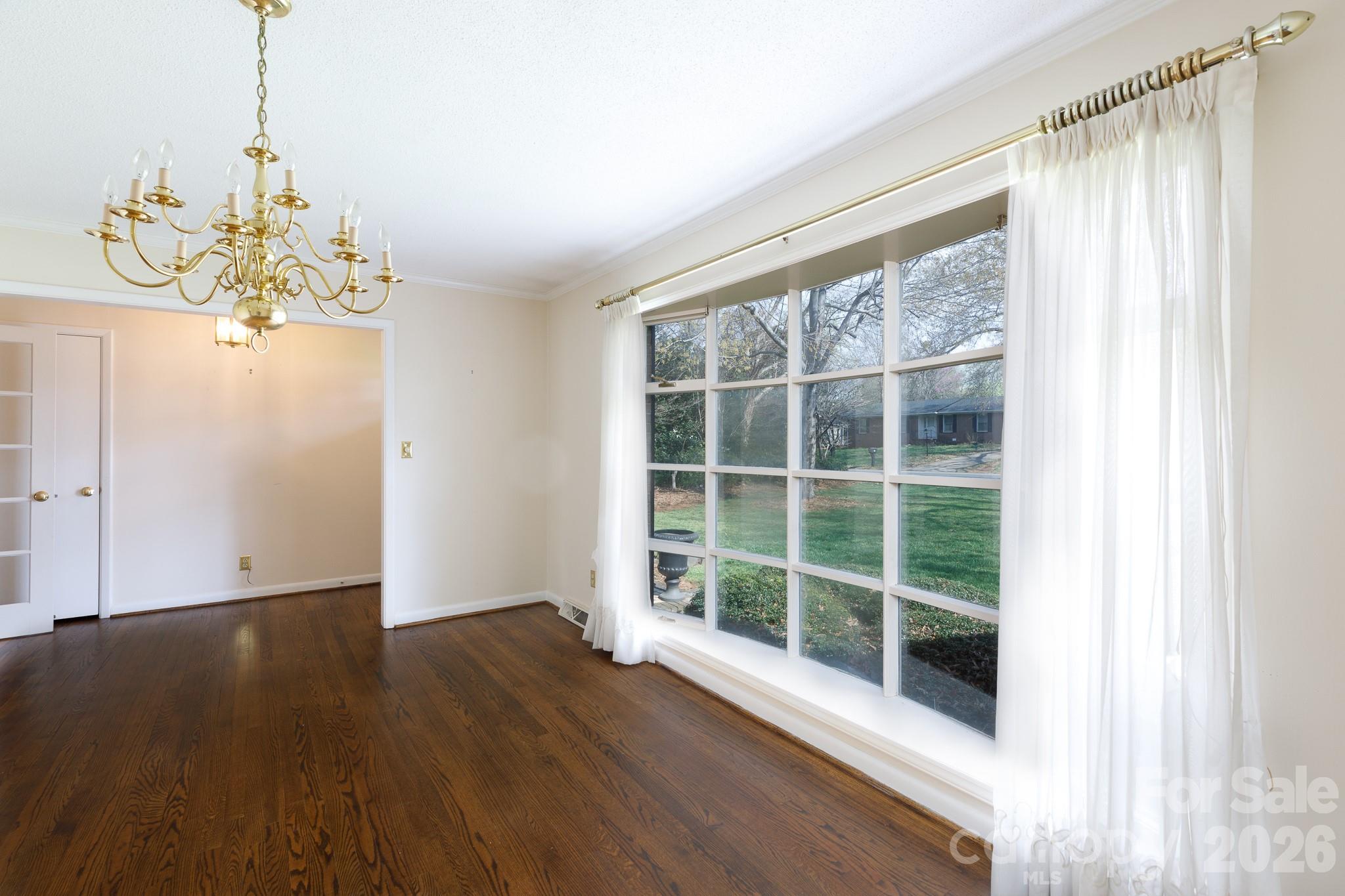 637 University Drive Property Photo 4