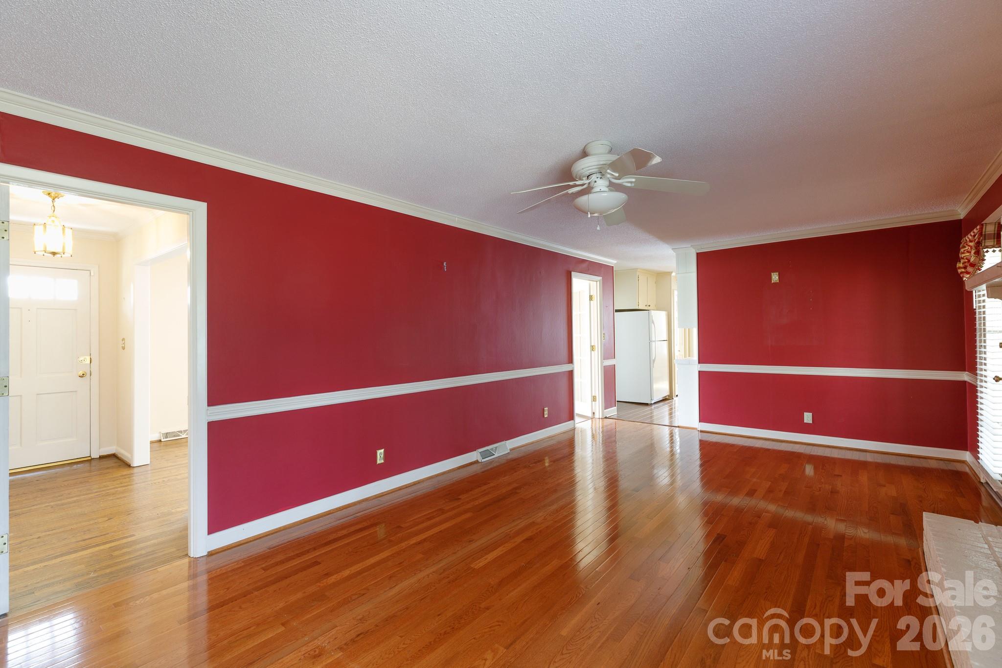 637 University Drive Property Photo 7