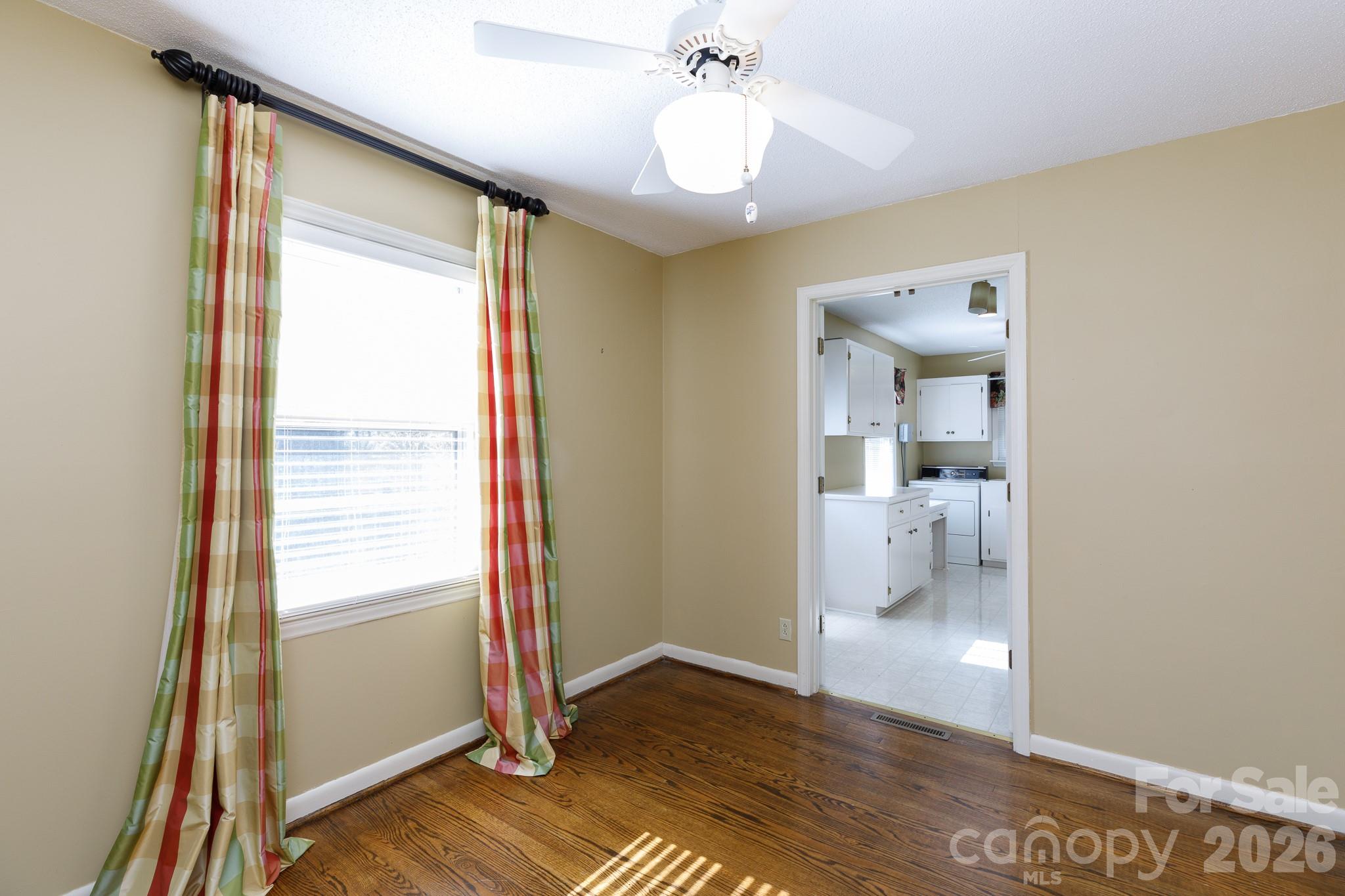 637 University Drive Property Photo 13