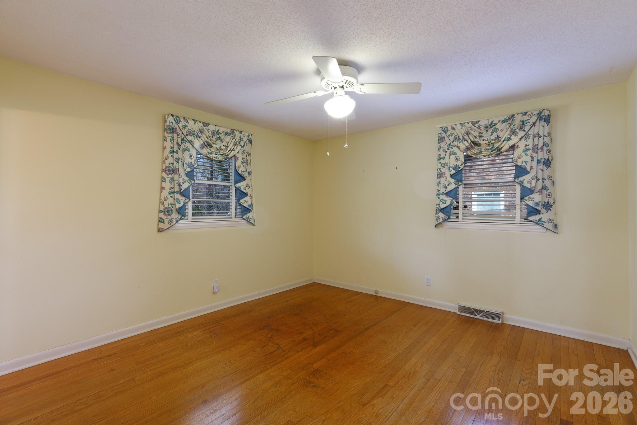 637 University Drive Property Photo 15