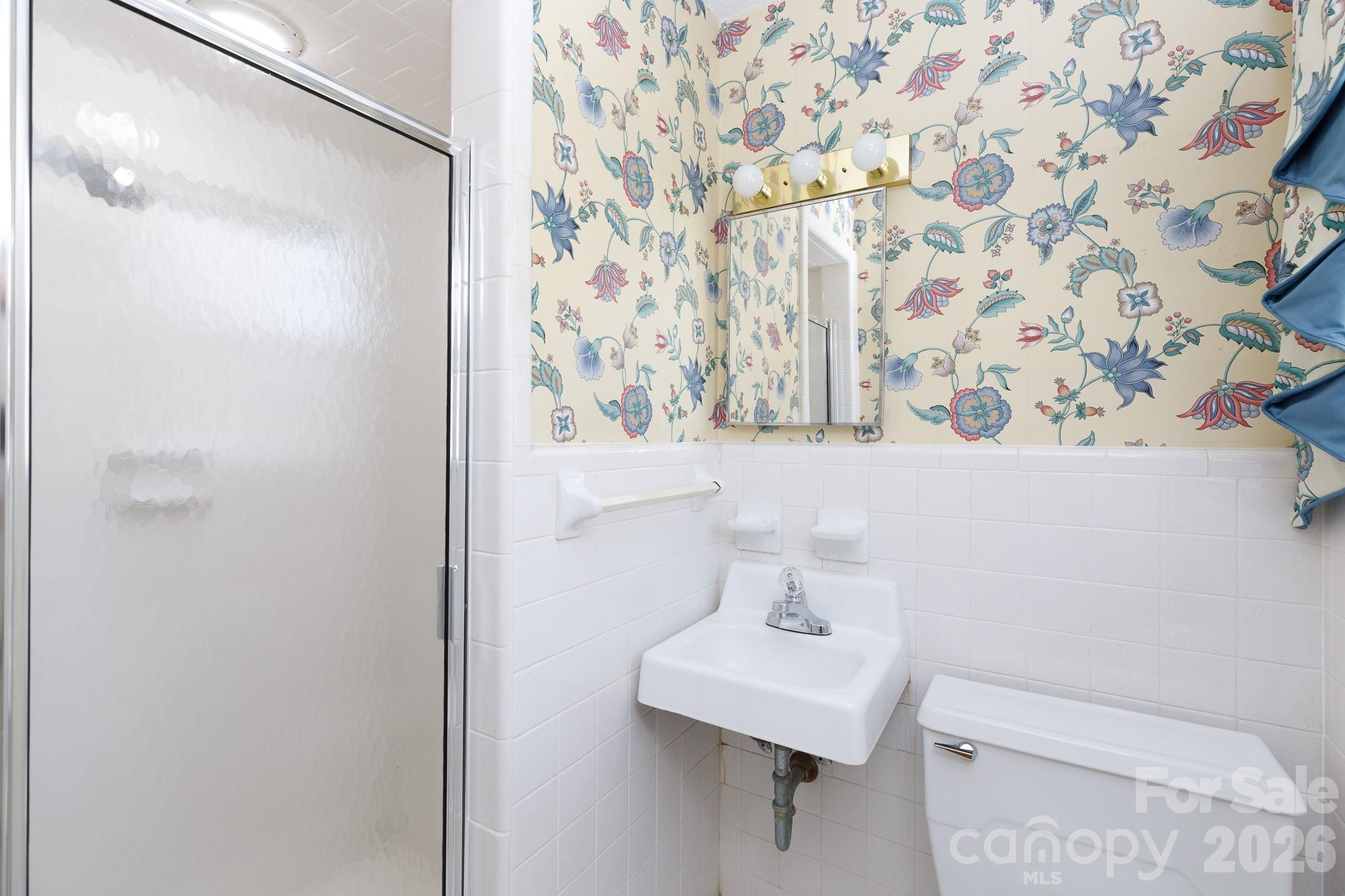 637 University Drive Property Photo 17