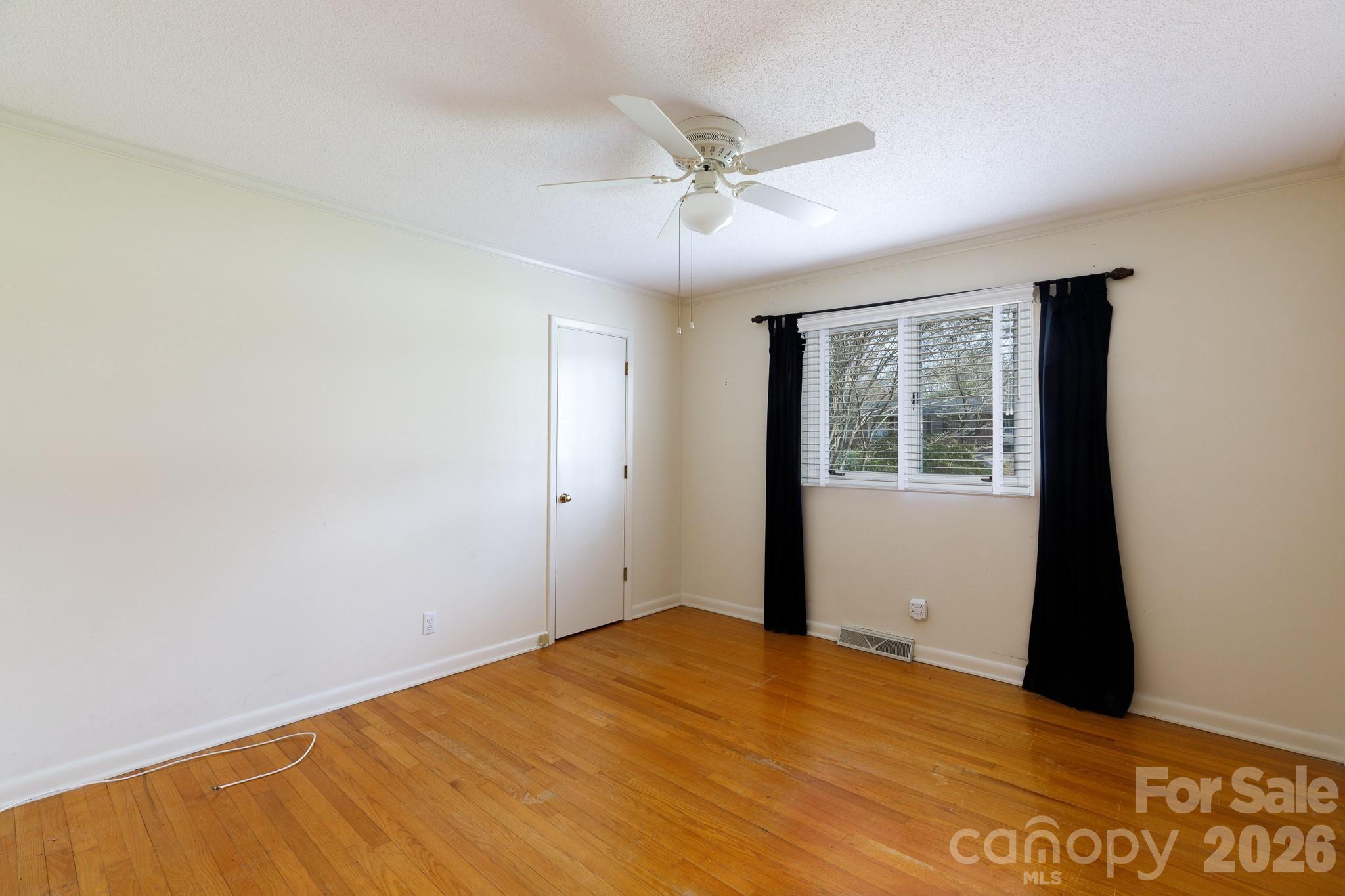 637 University Drive Property Photo 18