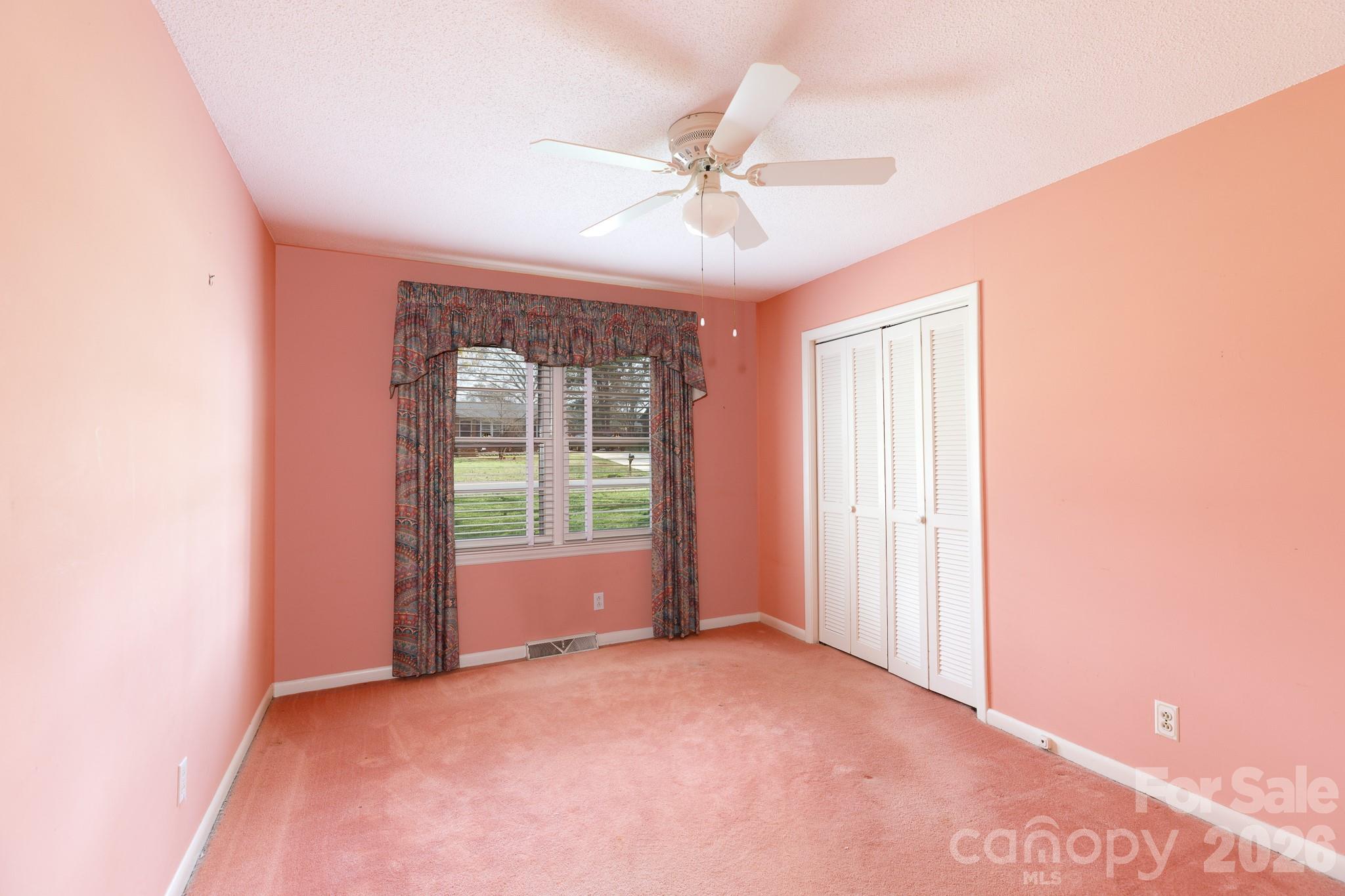 637 University Drive Property Photo 20