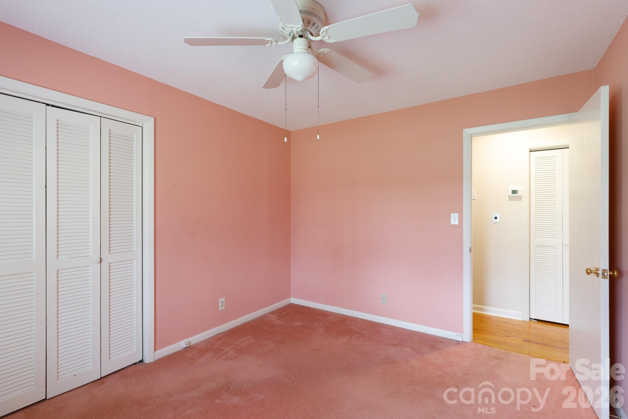 637 University Drive Property Photo 21