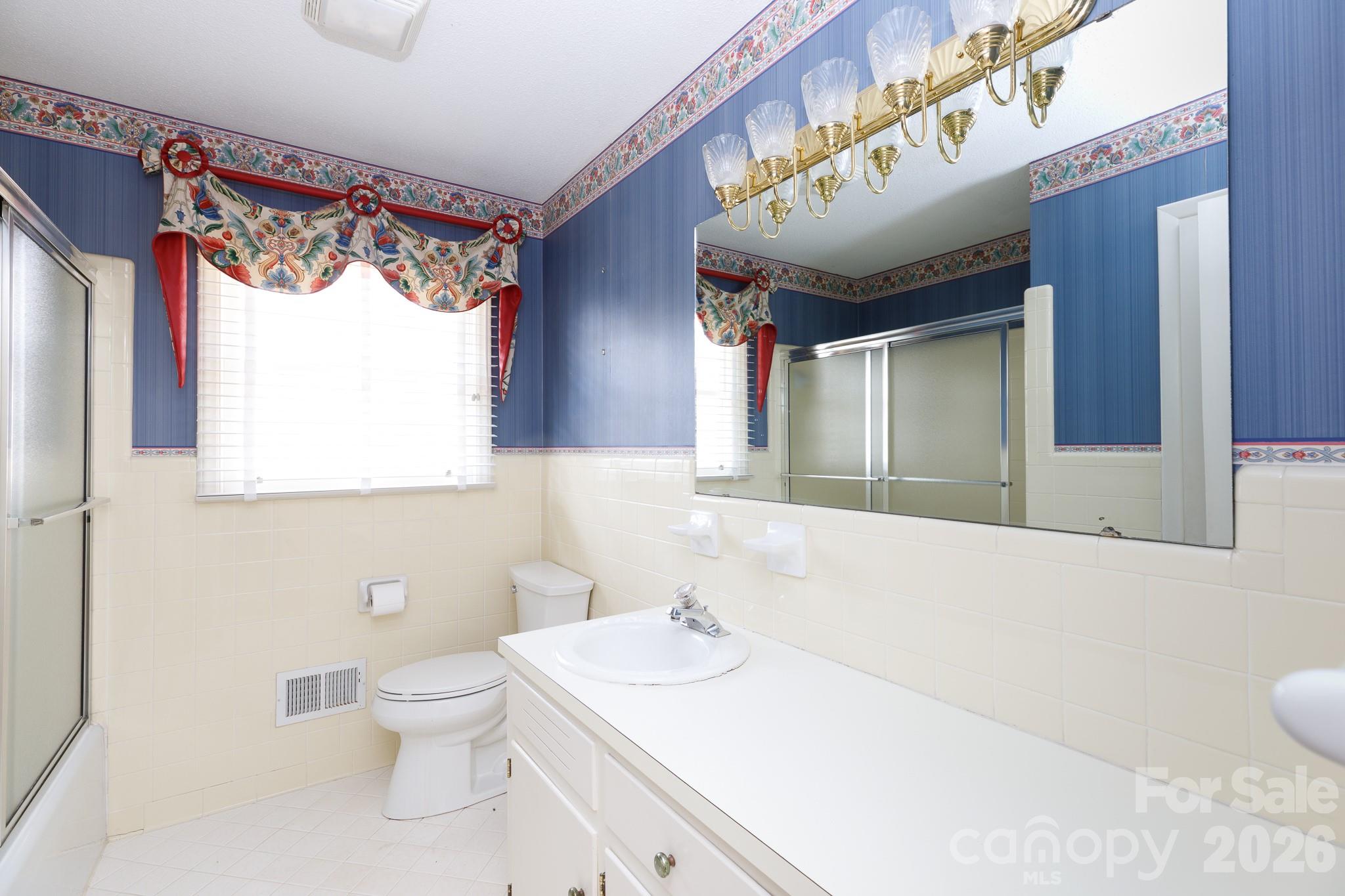 637 University Drive Property Photo 22