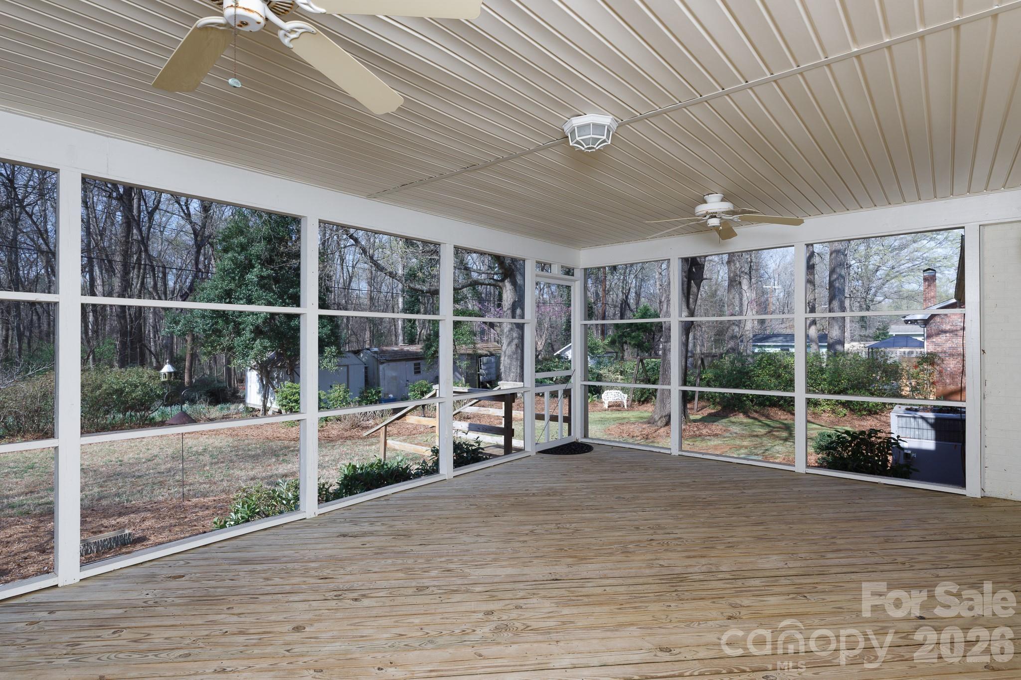 637 University Drive Property Photo 24