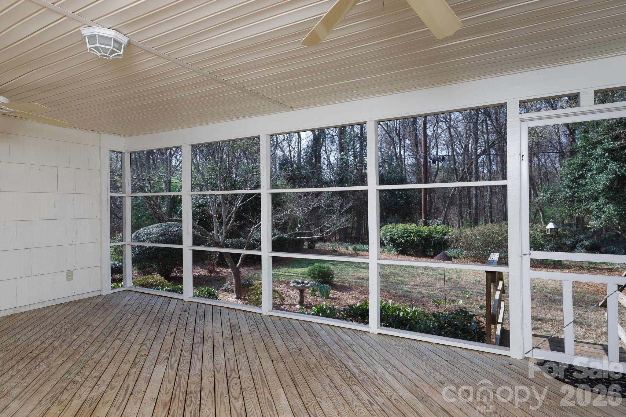 637 University Drive Property Photo 25
