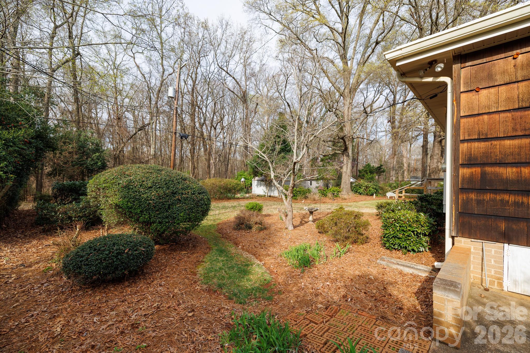 637 University Drive Property Photo 27