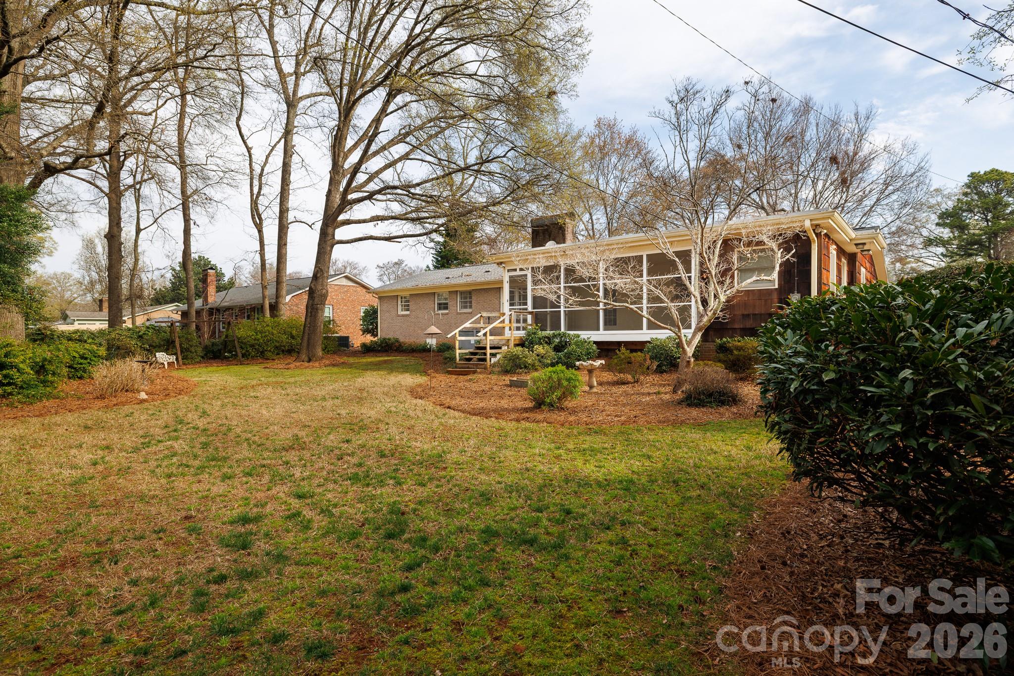 637 University Drive Property Photo 28