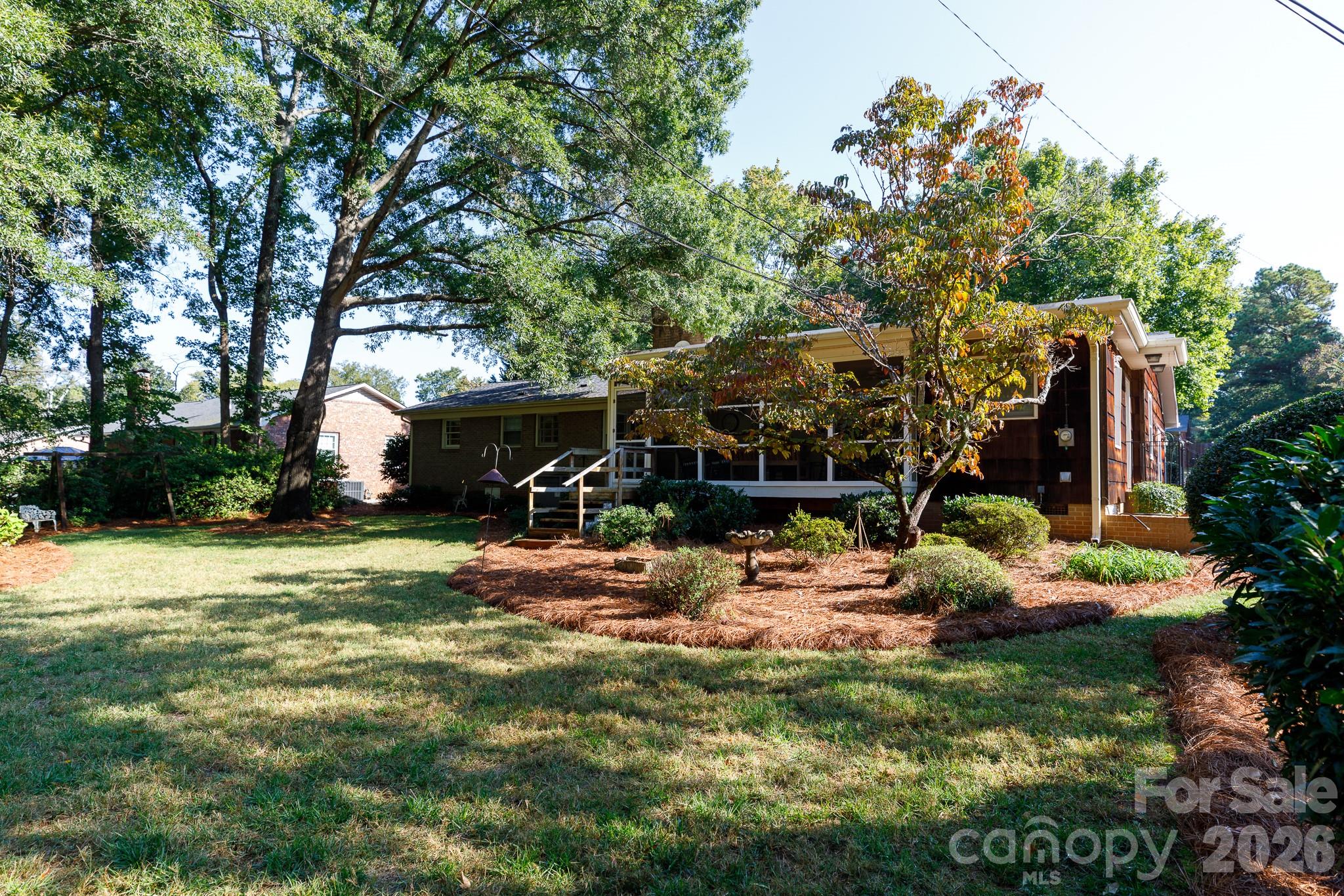 637 University Drive Property Photo 31