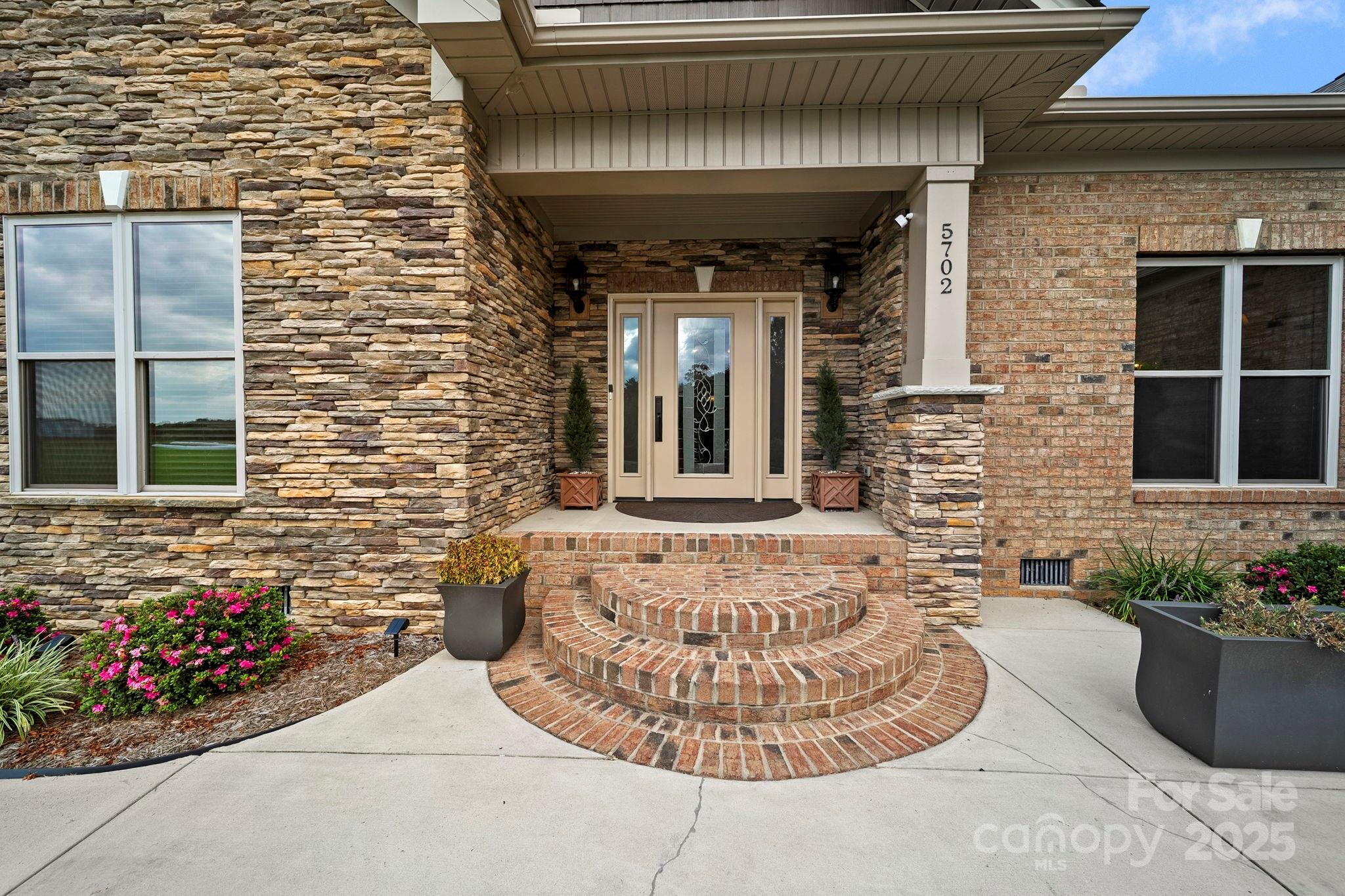 5702 And 5401 Army Road Property Photo 6