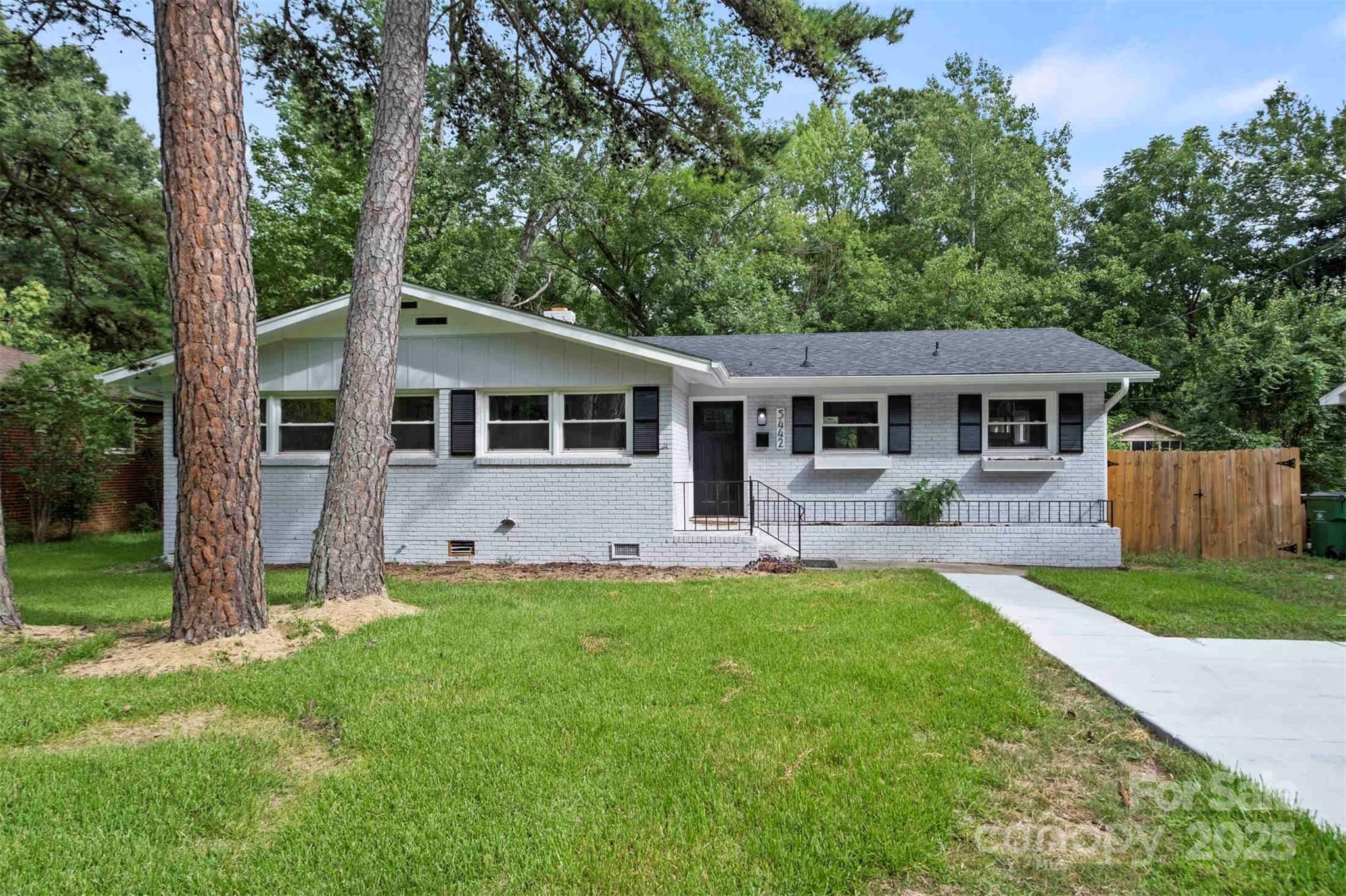 5442 Kinsale Lane Property Photo 1