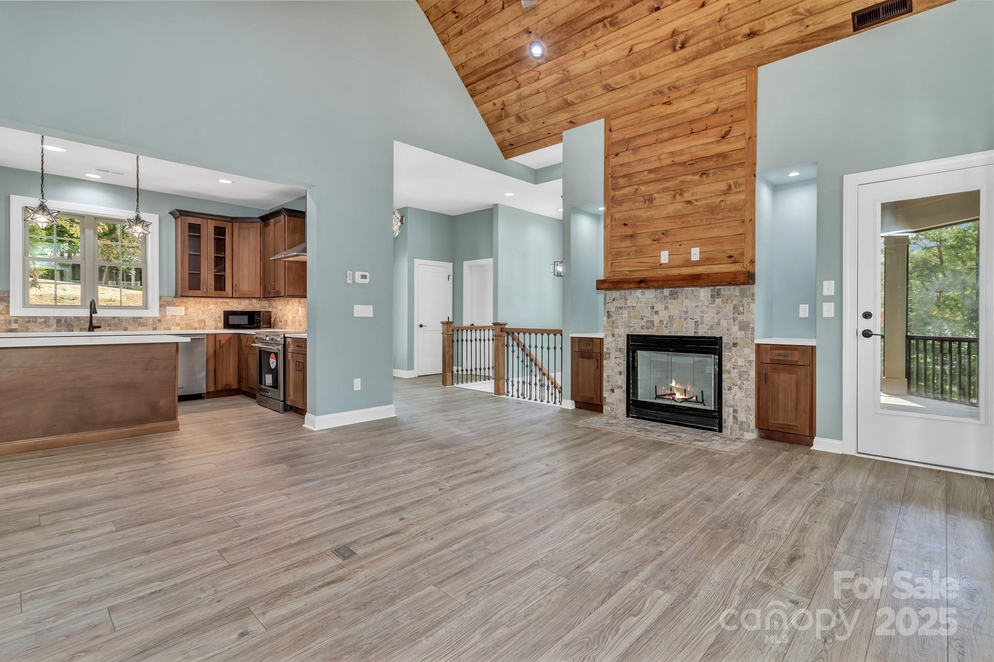 926 Settlers Trail Property Photo 4