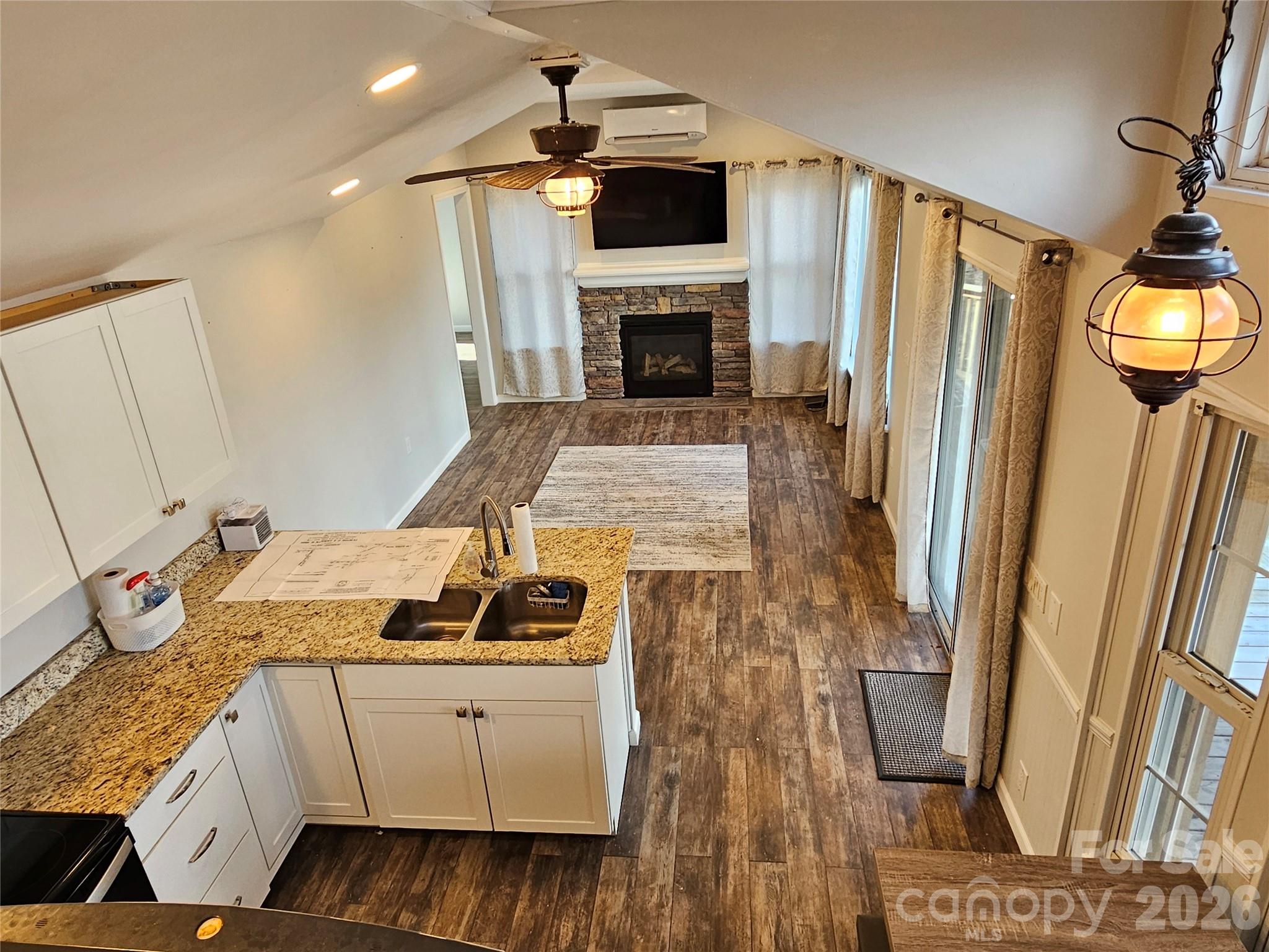 408 Whispering Winds Road Property Photo 4