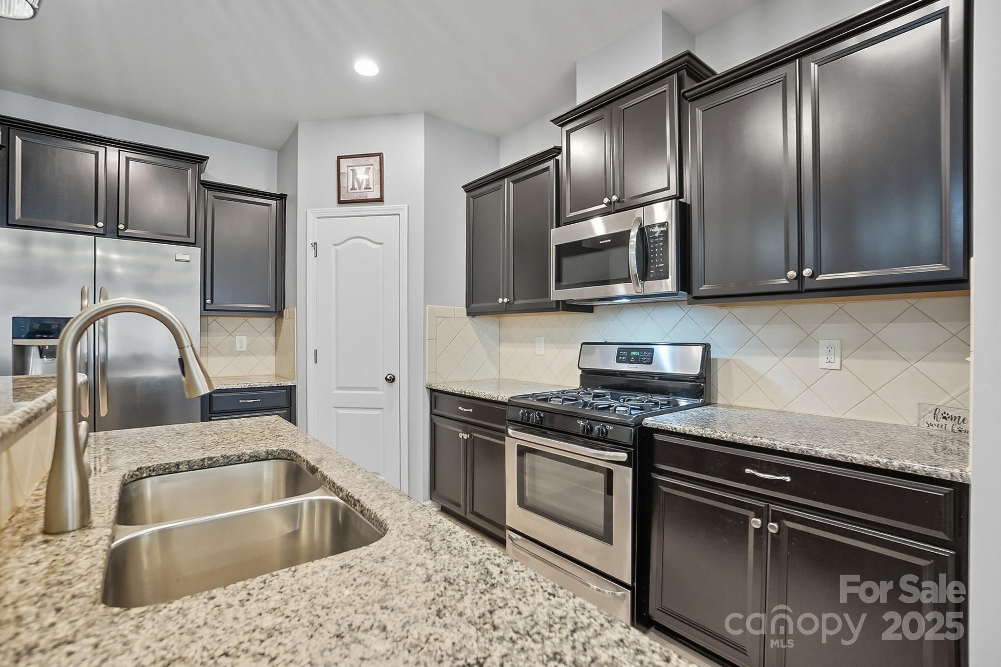 3033 Honeylocust Lane Property Photo 6