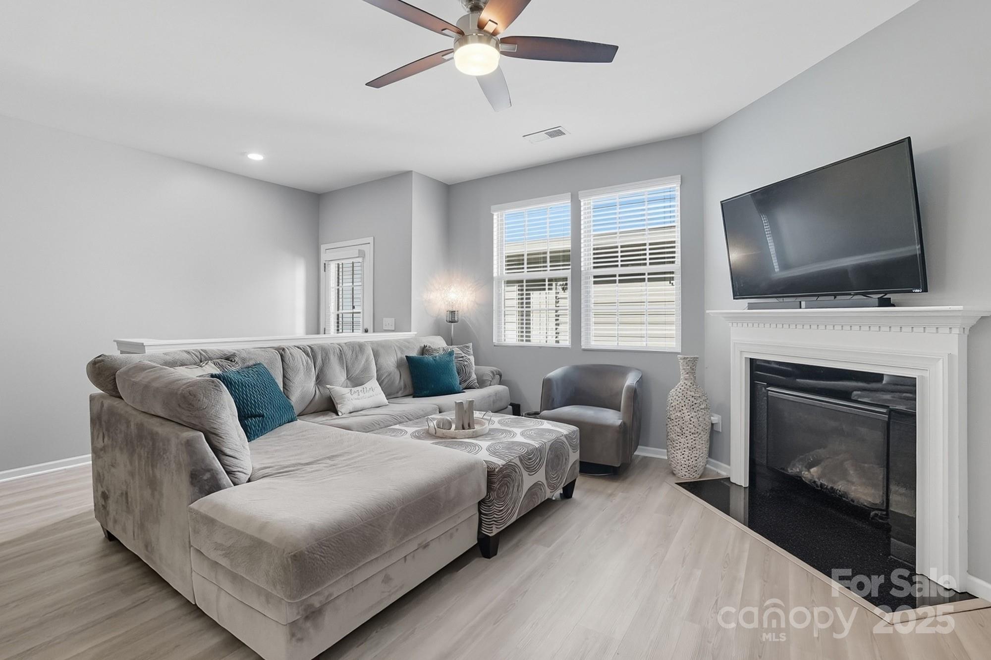 3033 Honeylocust Lane Property Photo 12