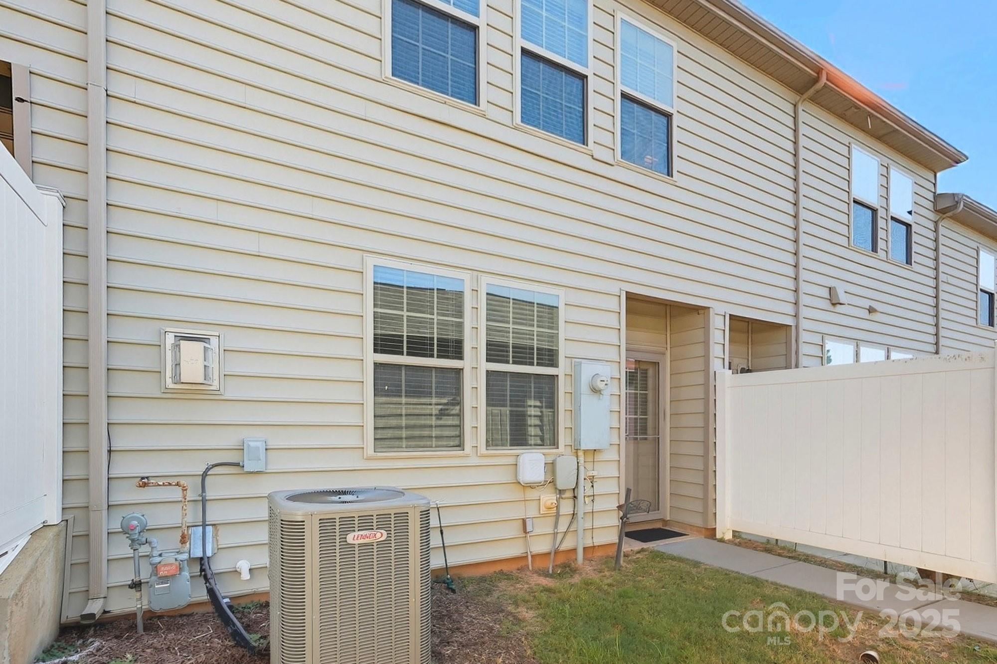 3033 Honeylocust Lane Property Photo 40