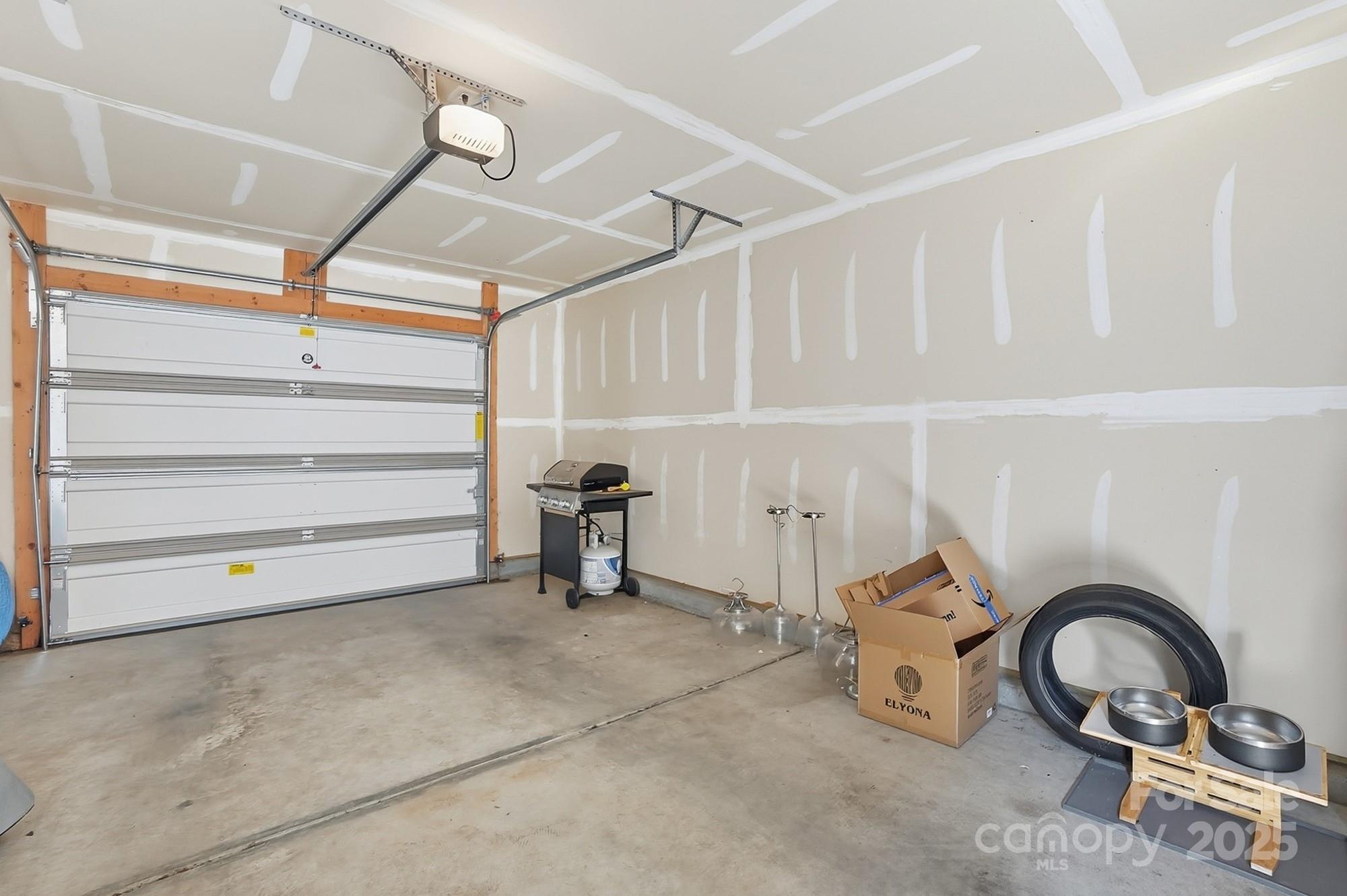 3033 Honeylocust Lane Property Photo 41