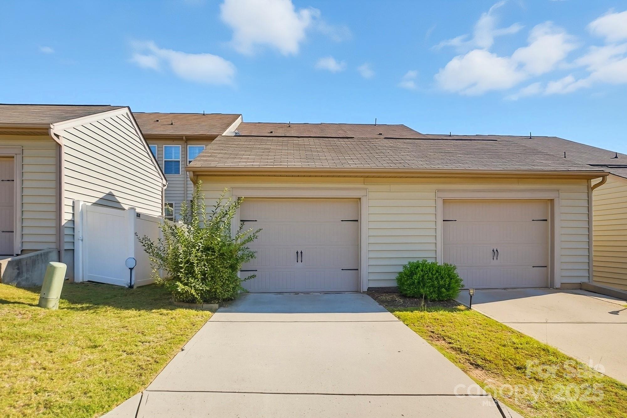 3033 Honeylocust Lane Property Photo 42