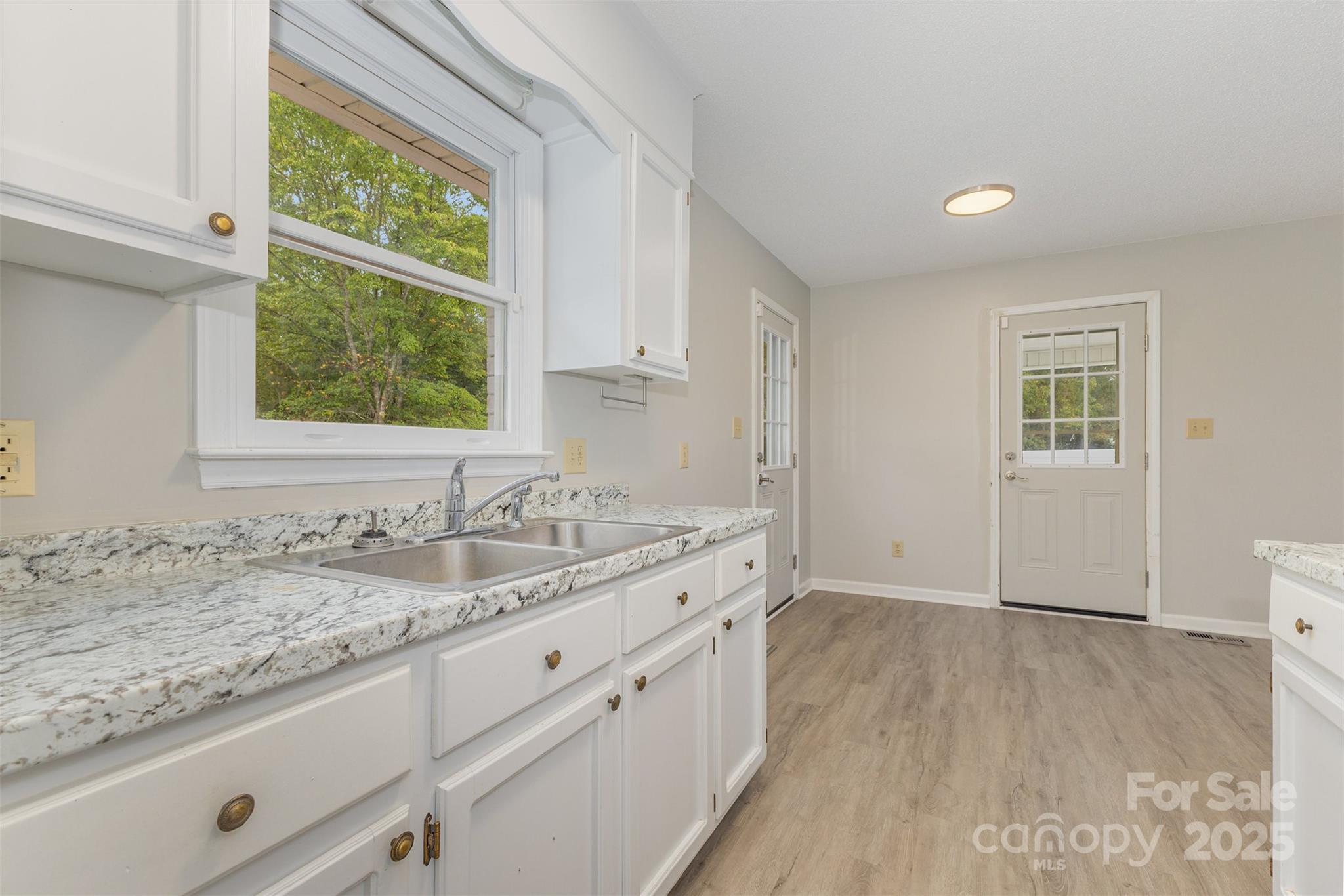 1310 Love Road Property Photo 9