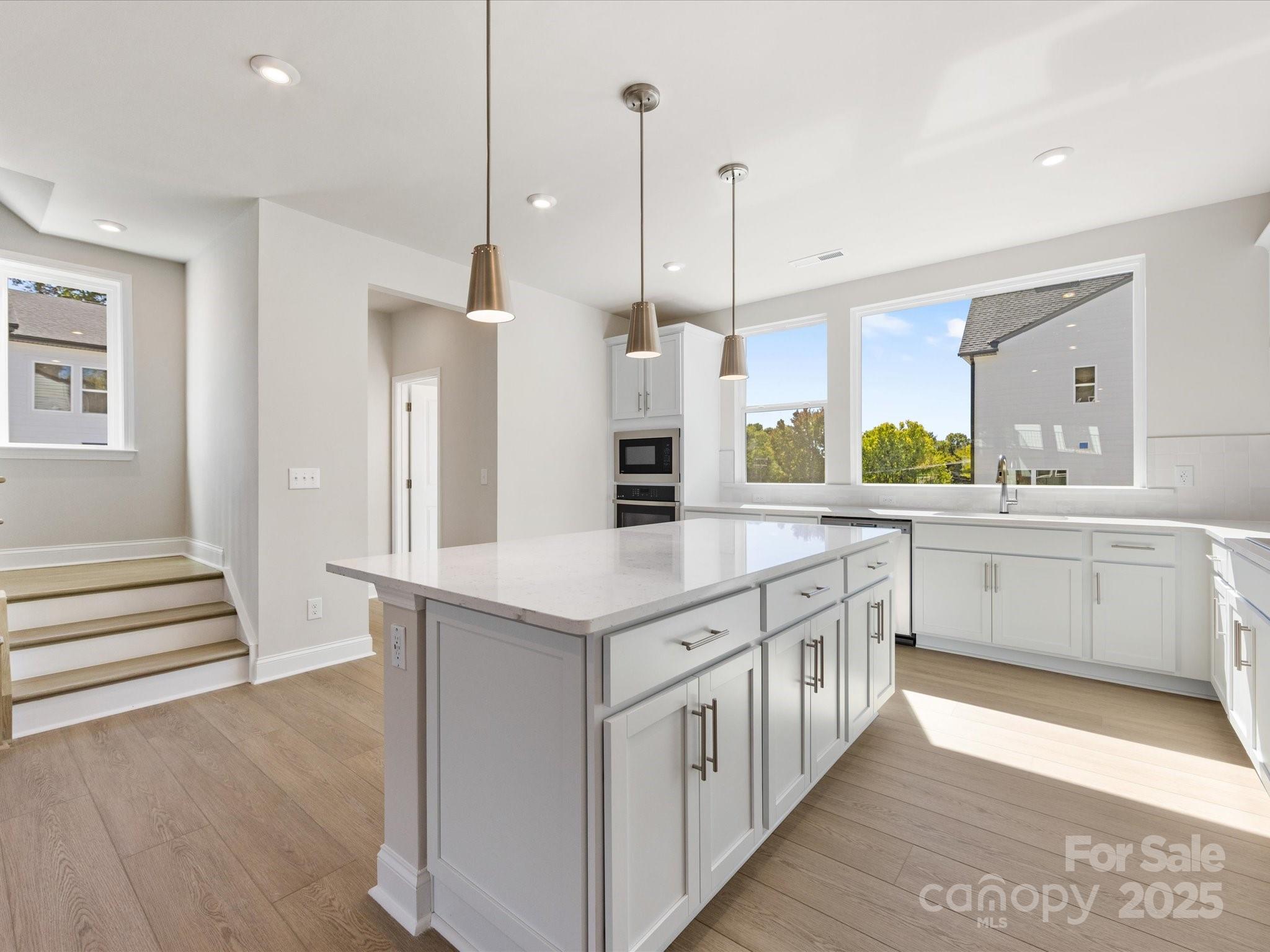 808 Flintside Lane Property Photo 1