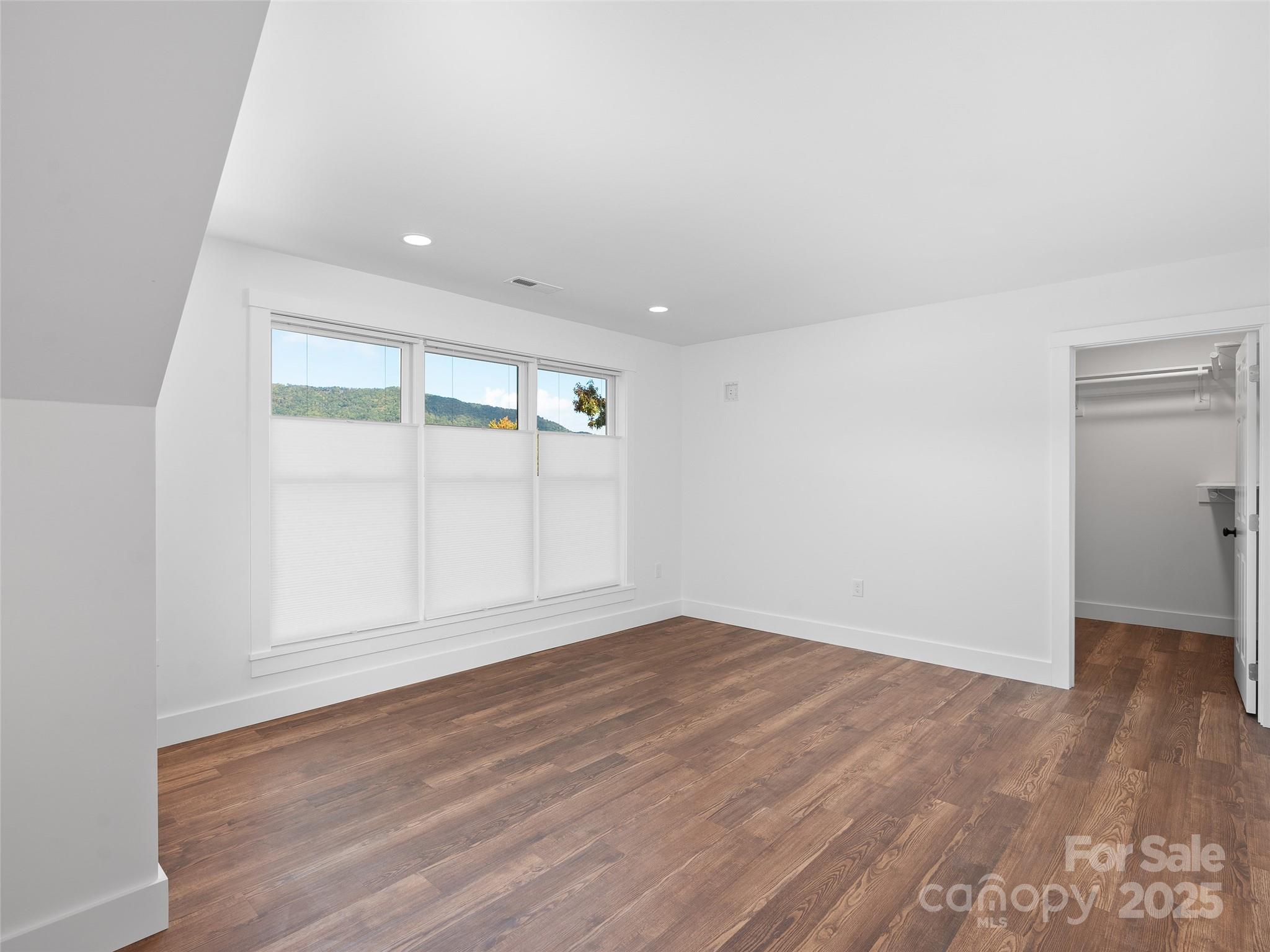 11 Riemar Lane Property Photo 28
