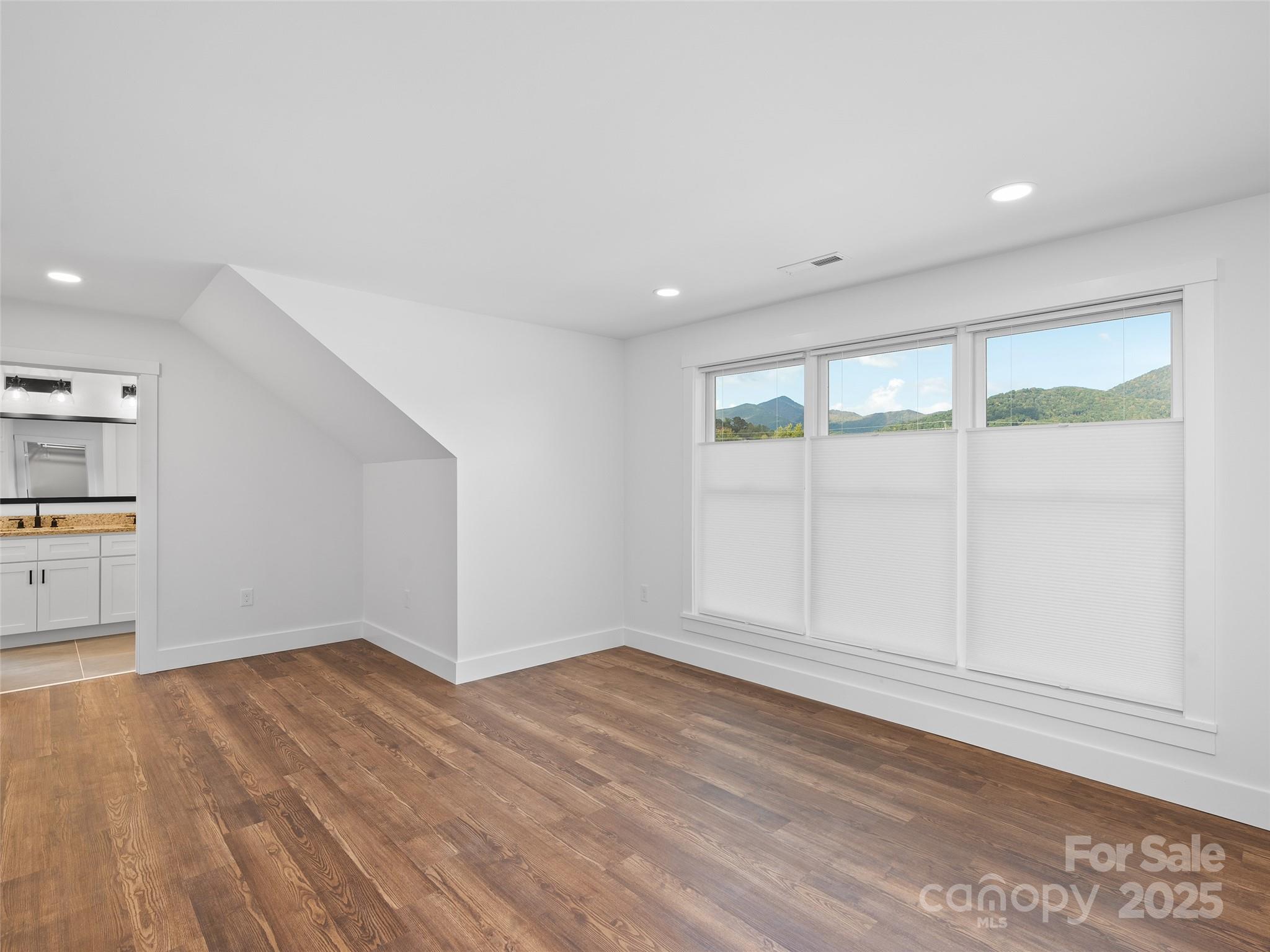11 Riemar Lane Property Photo 30
