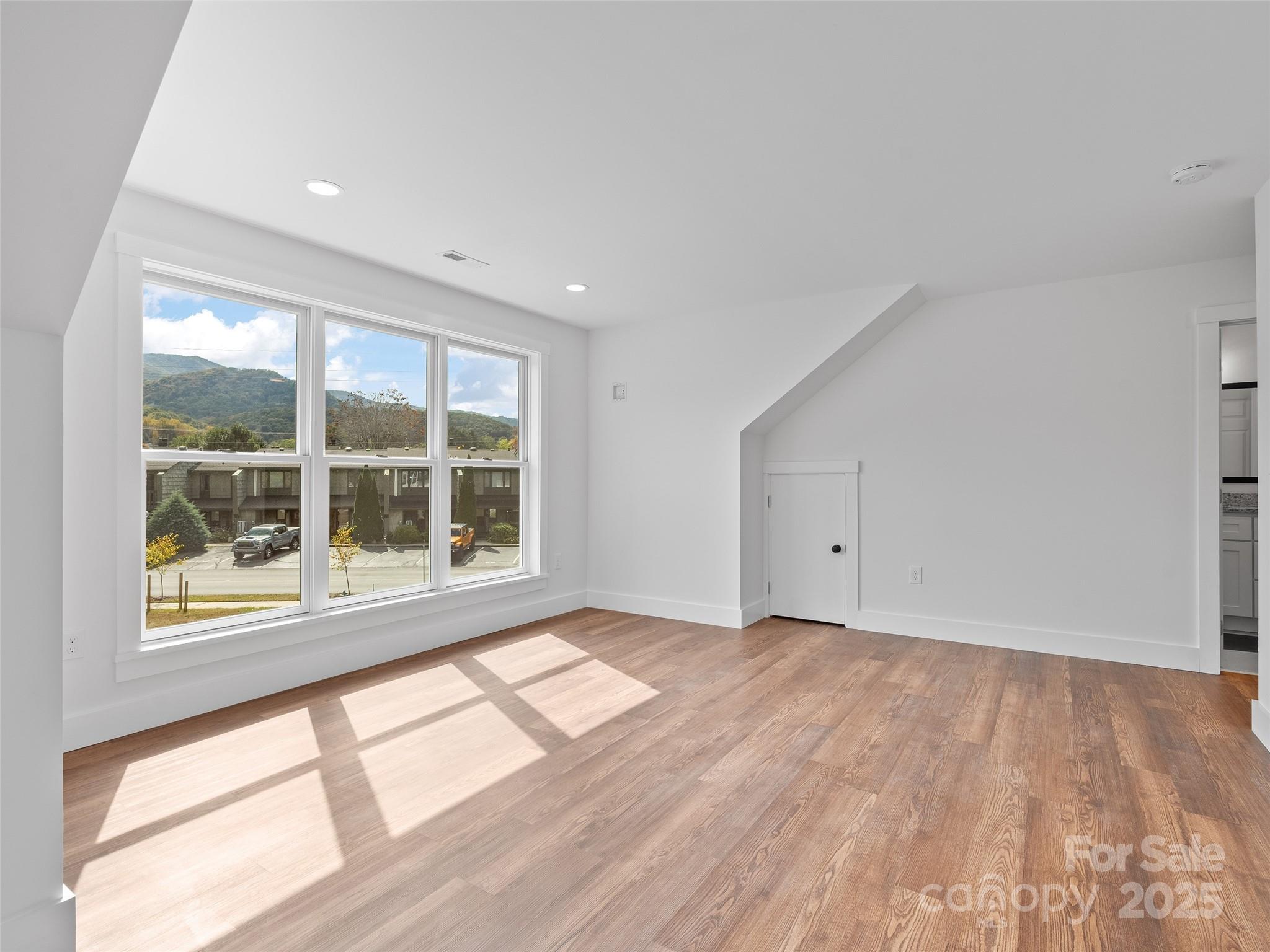 15 Riemar Lane Property Photo 13