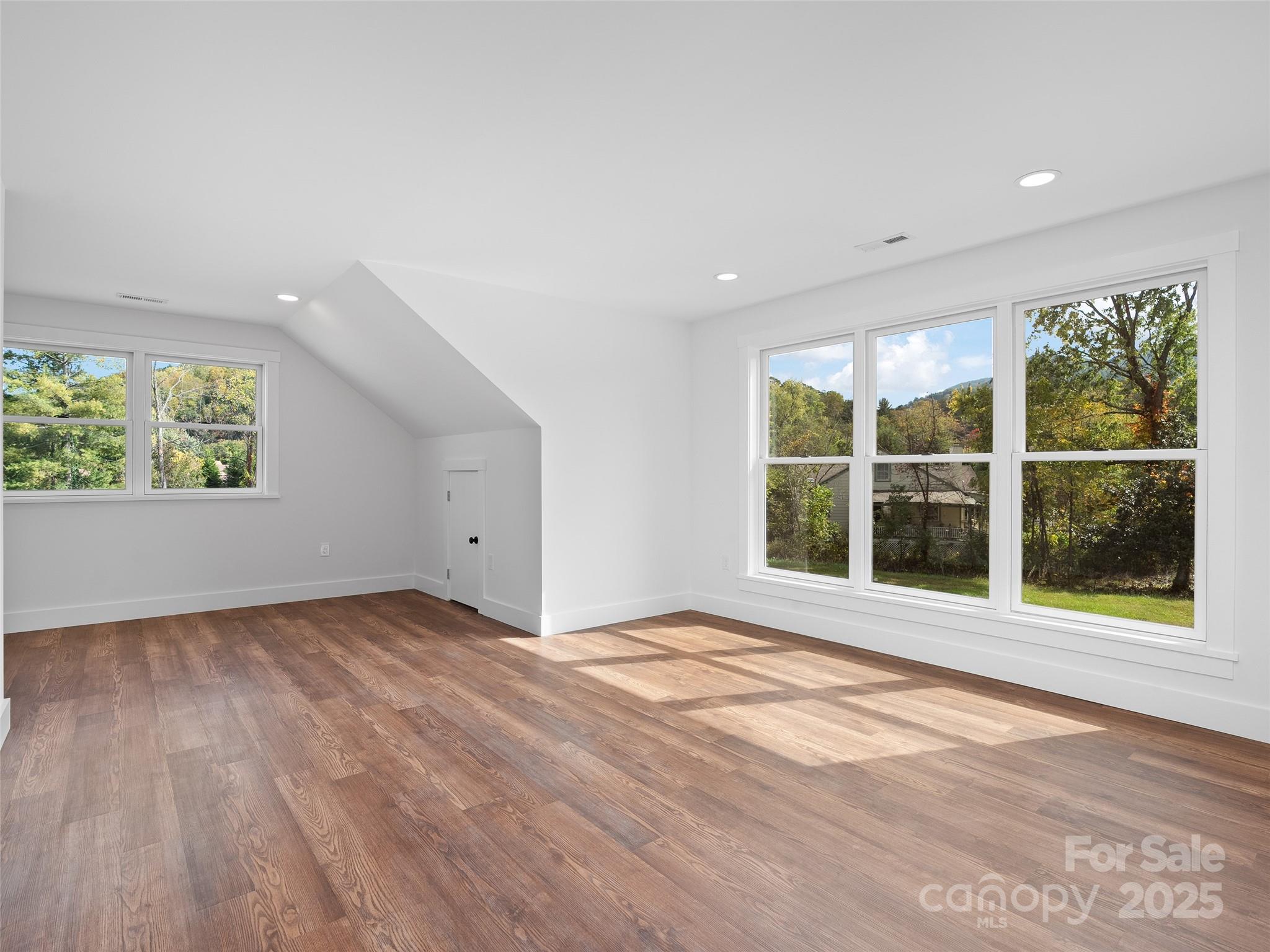 15 Riemar Lane Property Photo 33