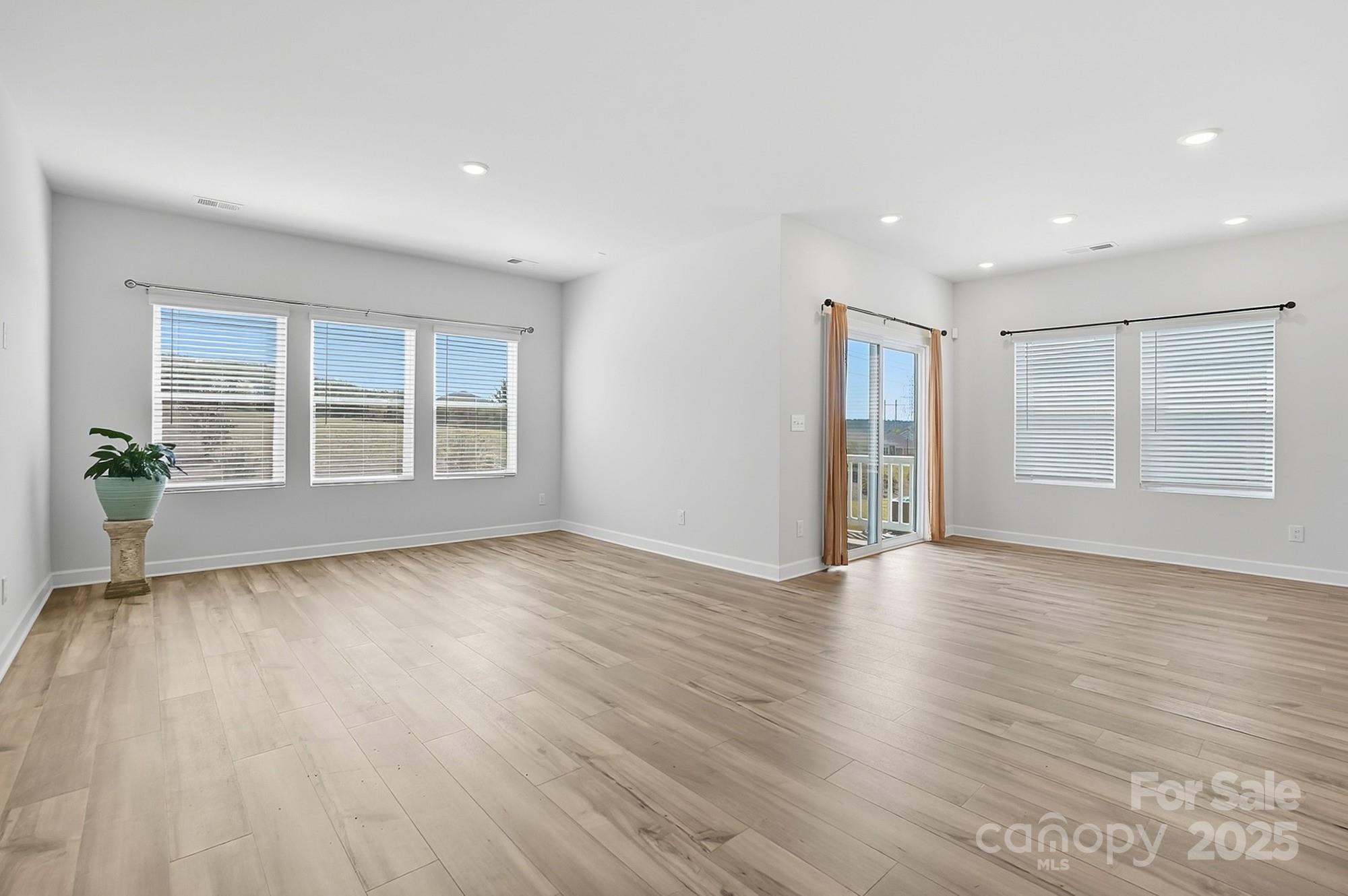 1020 Alicante Avenue Property Photo 7