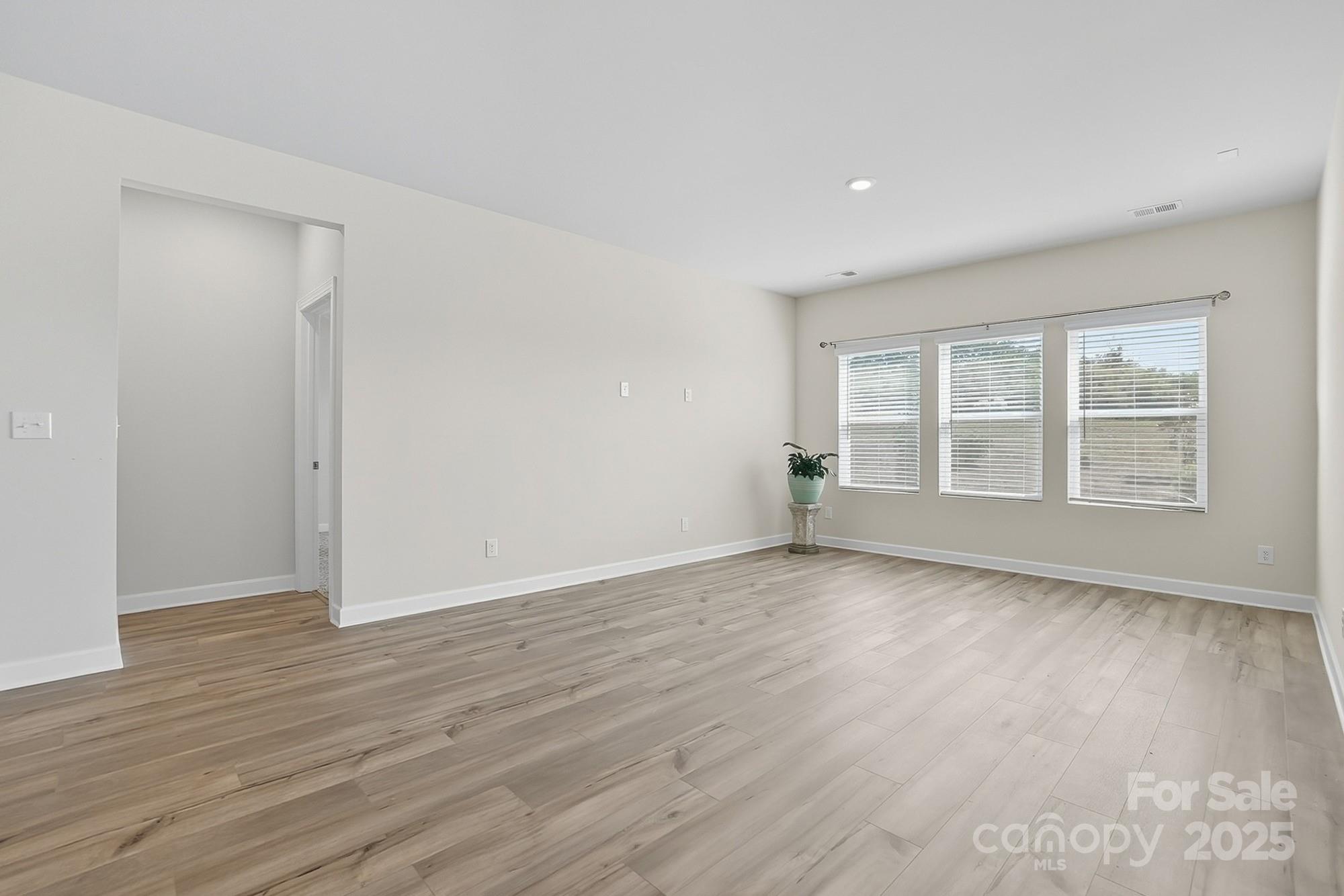 1020 Alicante Avenue Property Photo 8