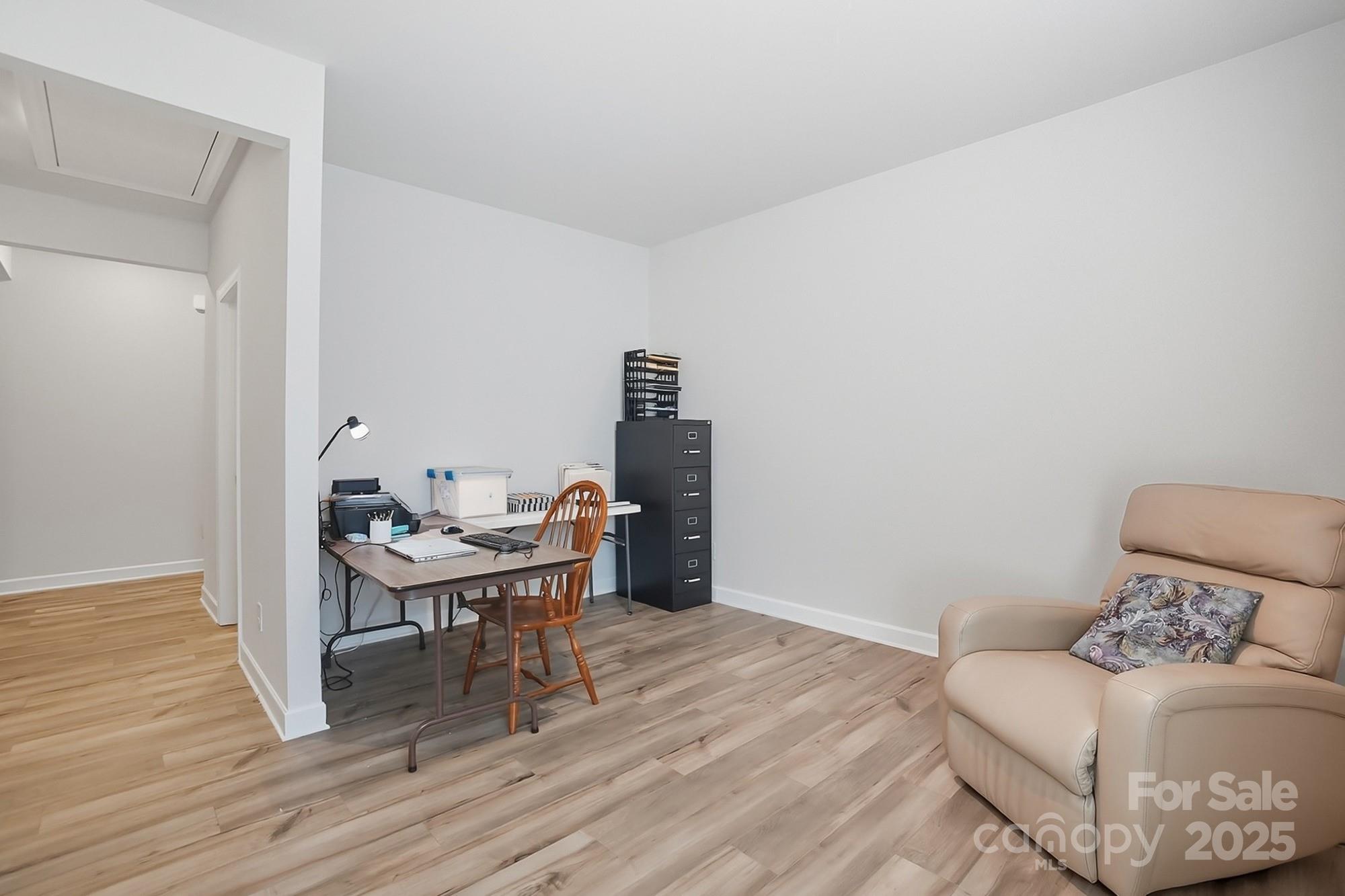 1020 Alicante Avenue Property Photo 35