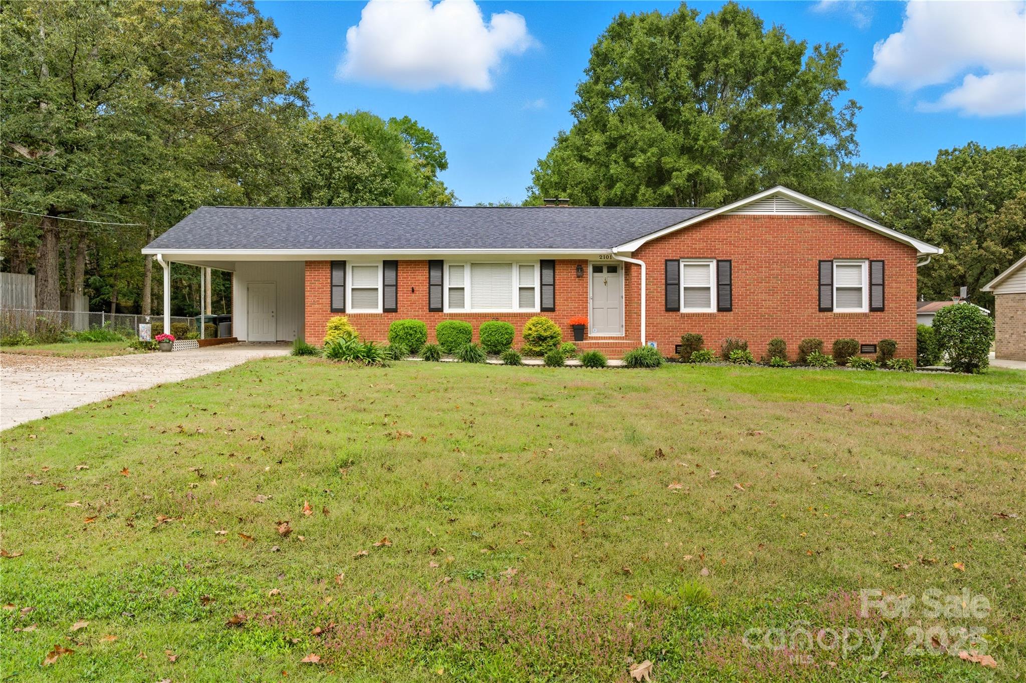 2101 Shady Lane Property Photo 1