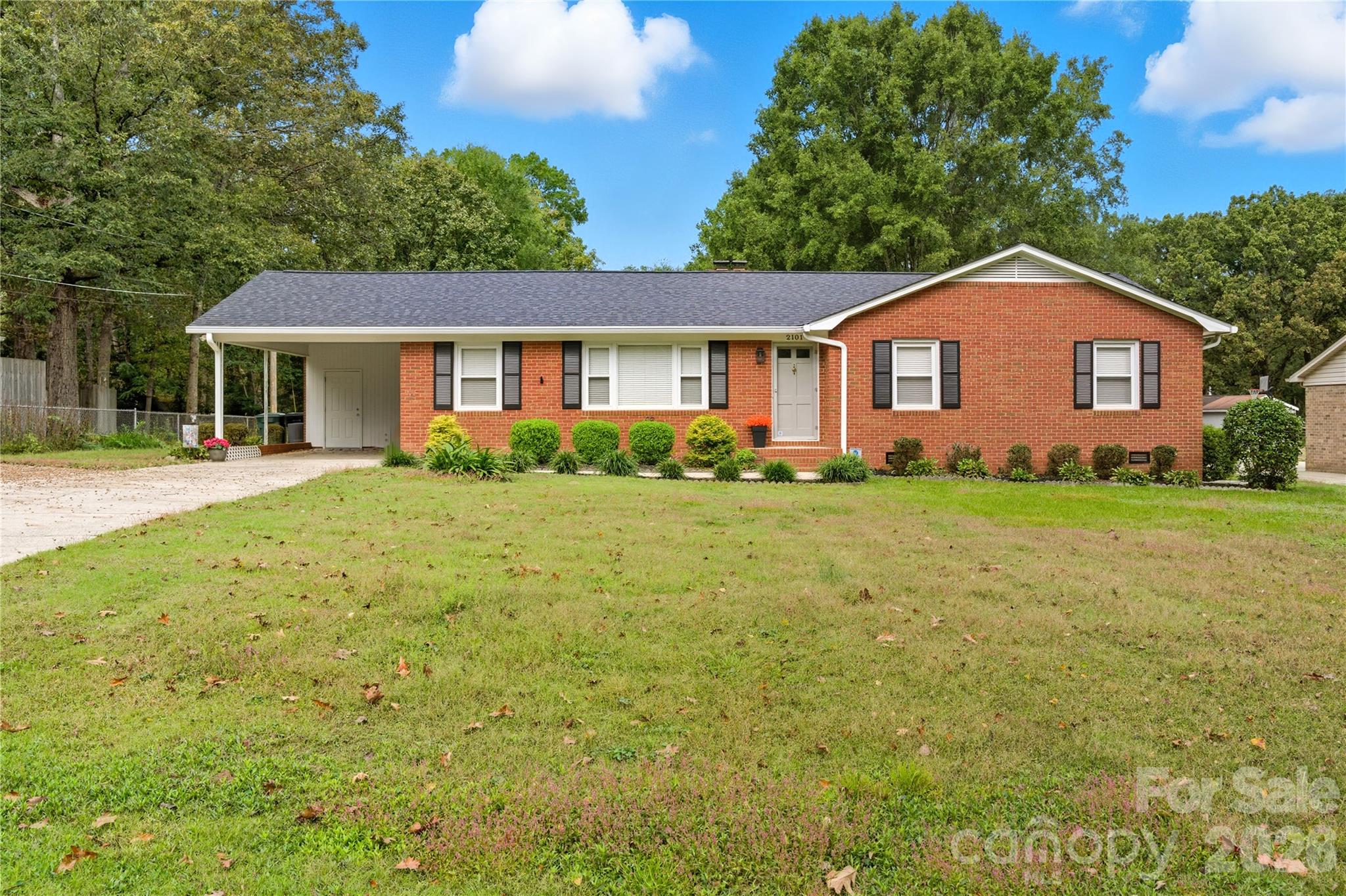 2101 Shady Lane Property Photo 1