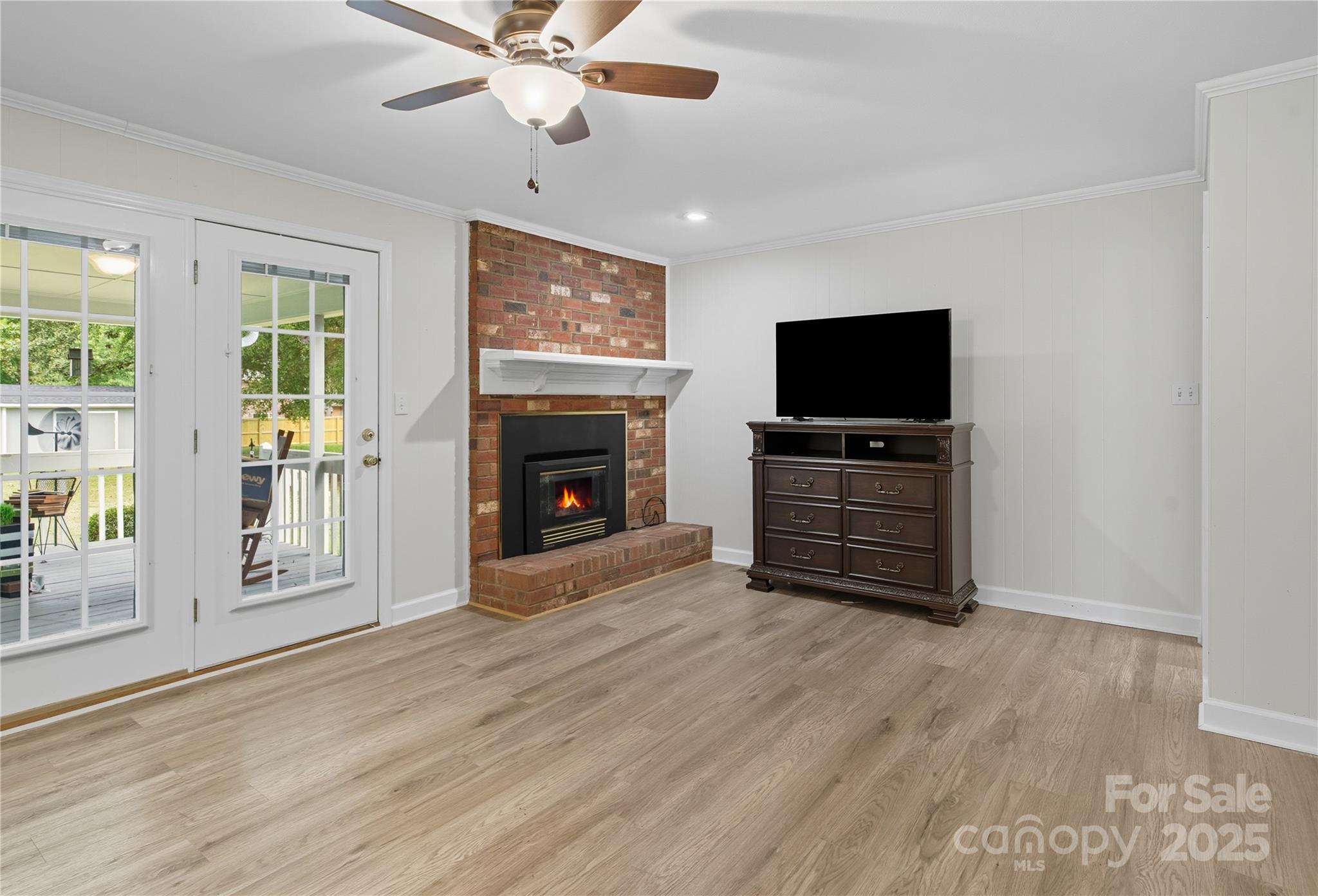 2101 Shady Lane Property Photo 6