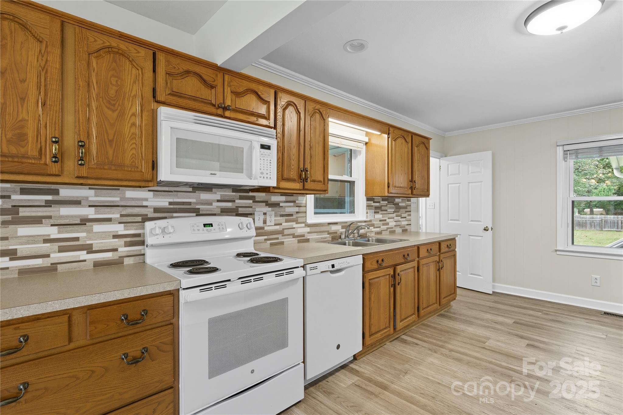 2101 Shady Lane Property Photo 13