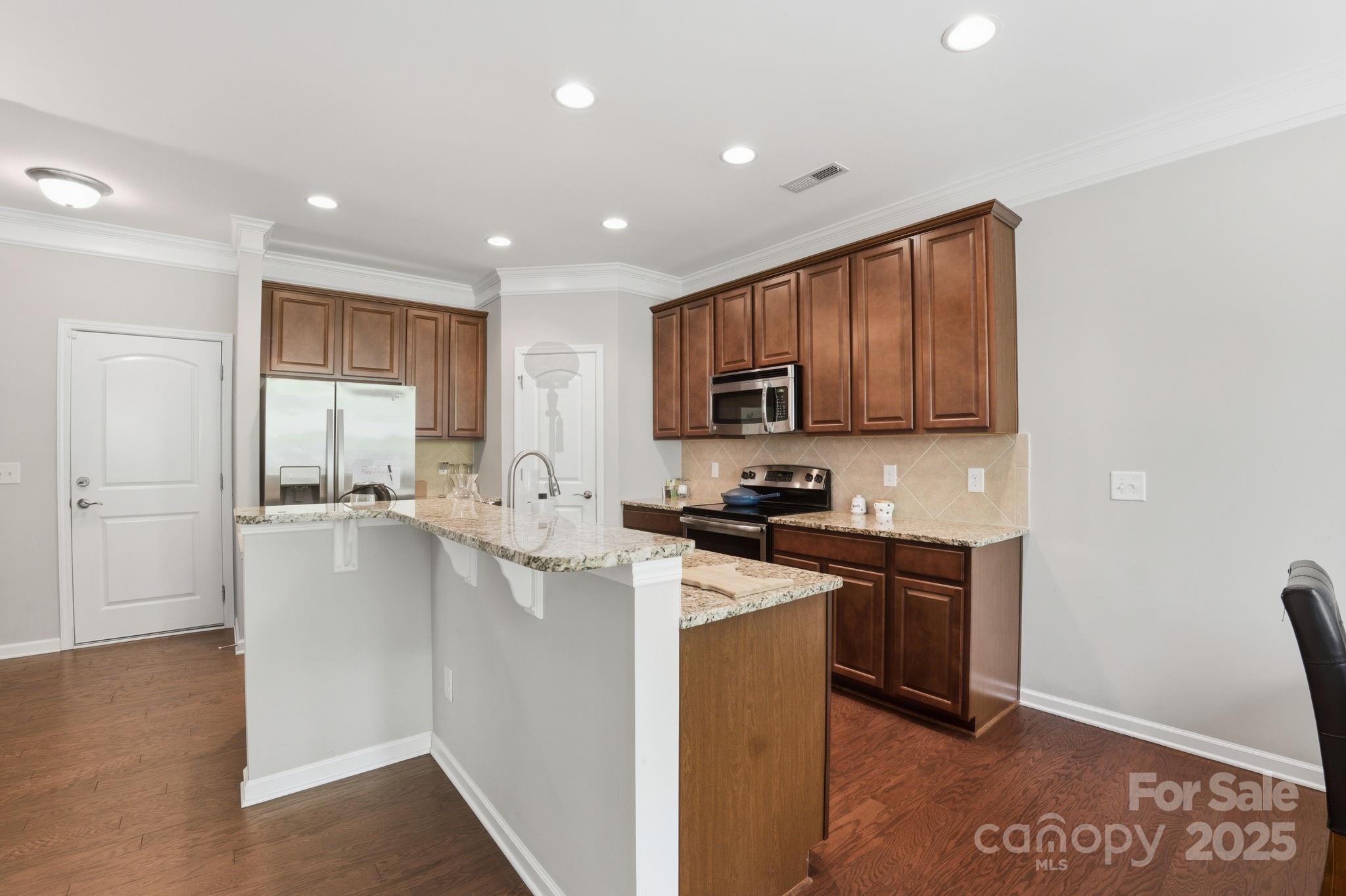 9655 Camberley Avenue Property Photo 9