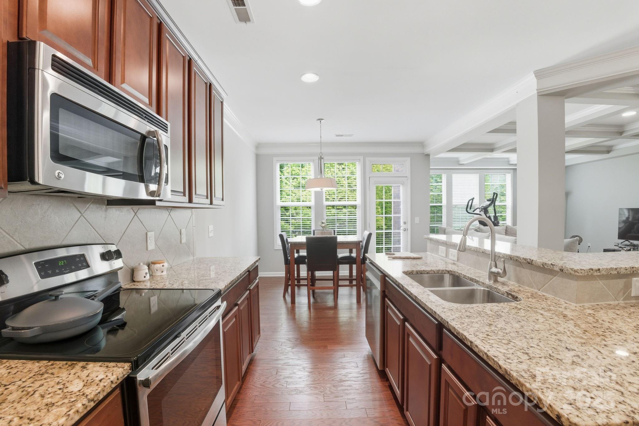 9655 Camberley Avenue Property Photo 11