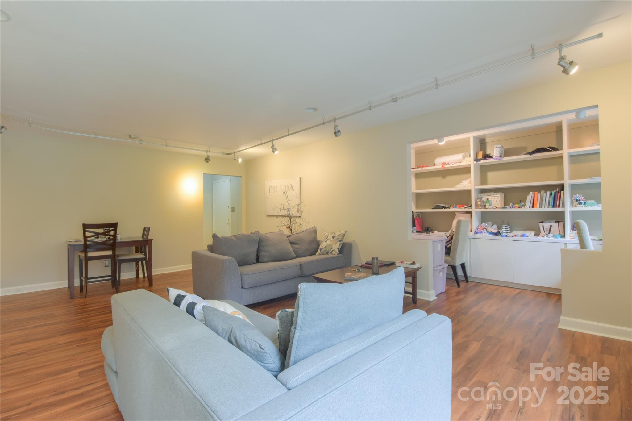 8333 Meadow Lakes Drive Property Photo 5