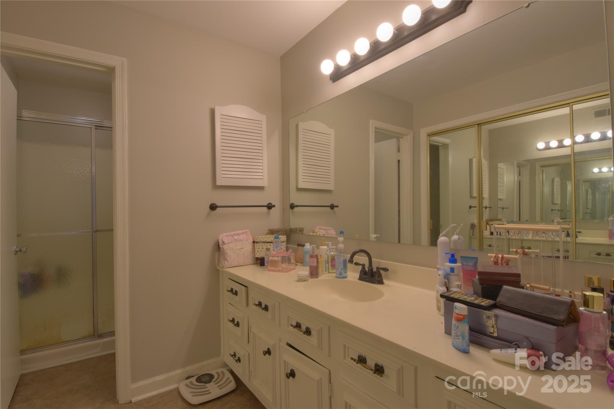 8333 Meadow Lakes Drive Property Photo 13