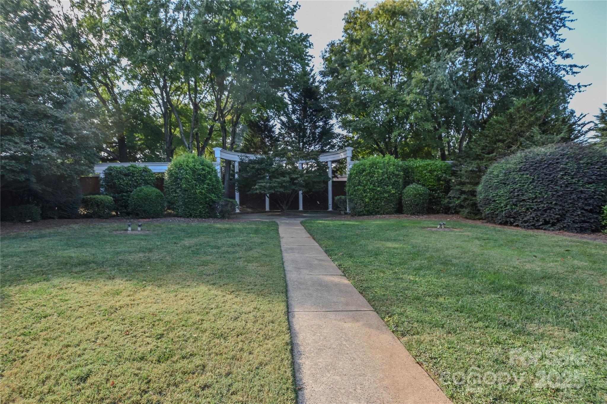 8333 Meadow Lakes Drive Property Photo 22