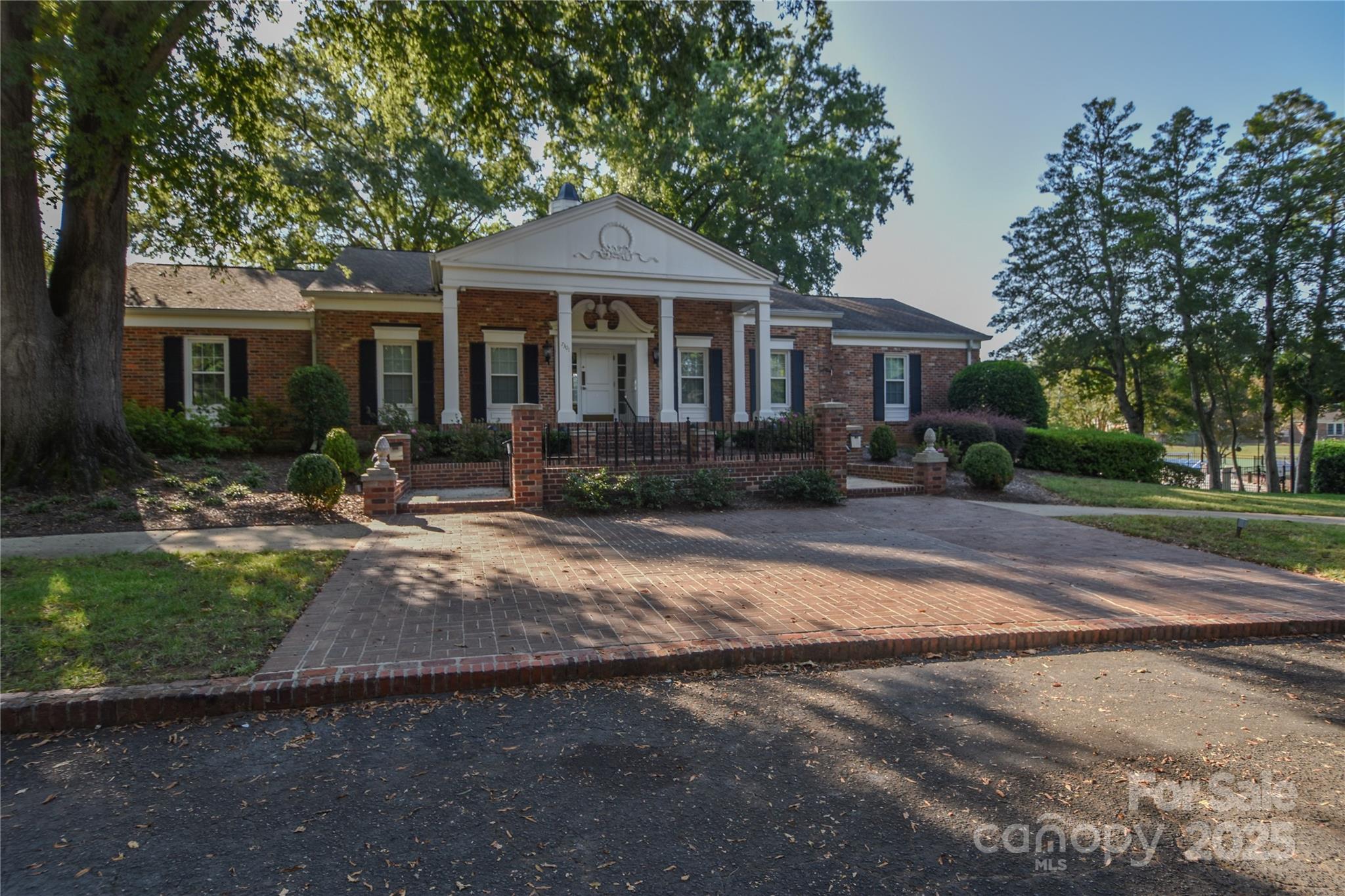 8333 Meadow Lakes Drive Property Photo 27