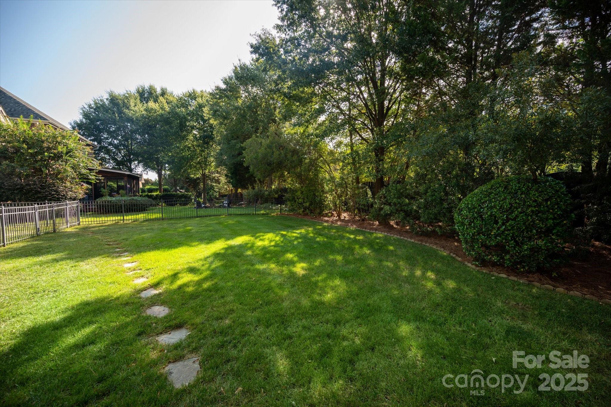 7911 Pemswood Street Property Photo 39